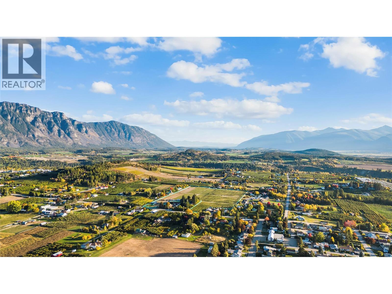 2424 Crawford Street, Creston, BC - Outdoor With View