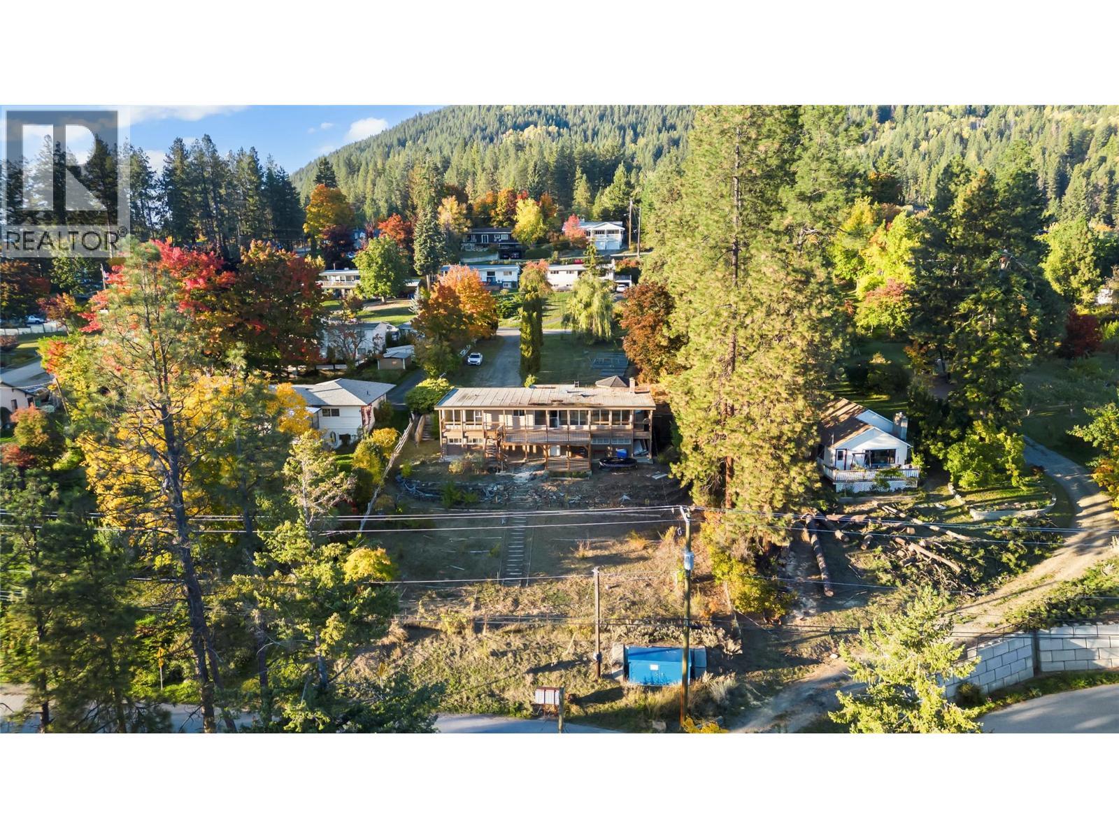 2424 Crawford Street, Creston, BC - Outdoor With View