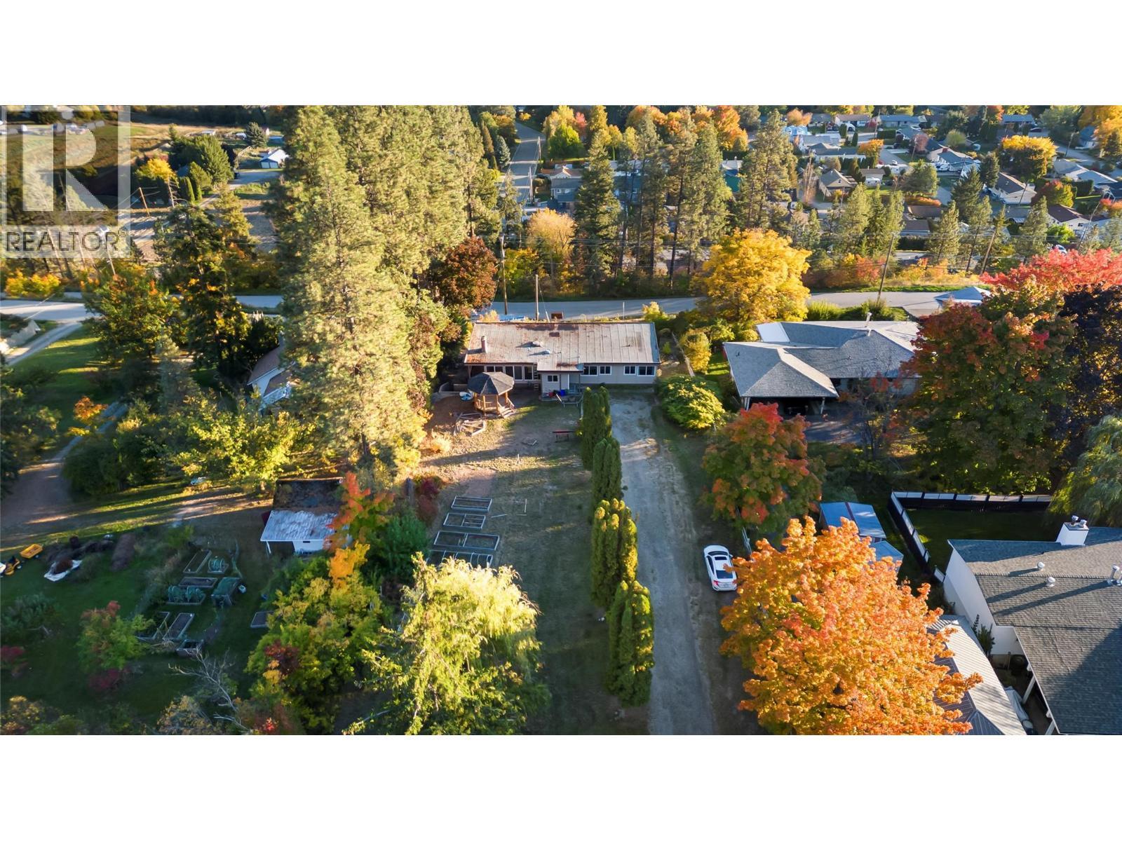 2424 Crawford Street, Creston, BC - Outdoor With View