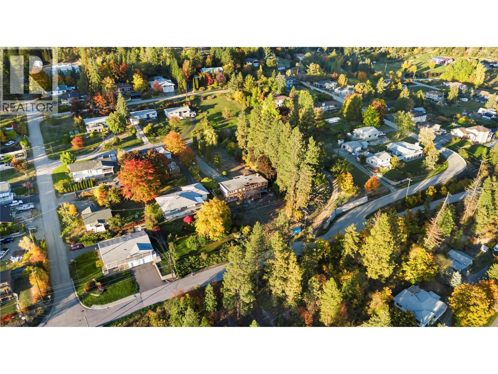 2424 Crawford Street, Creston, BC - Outdoor With View