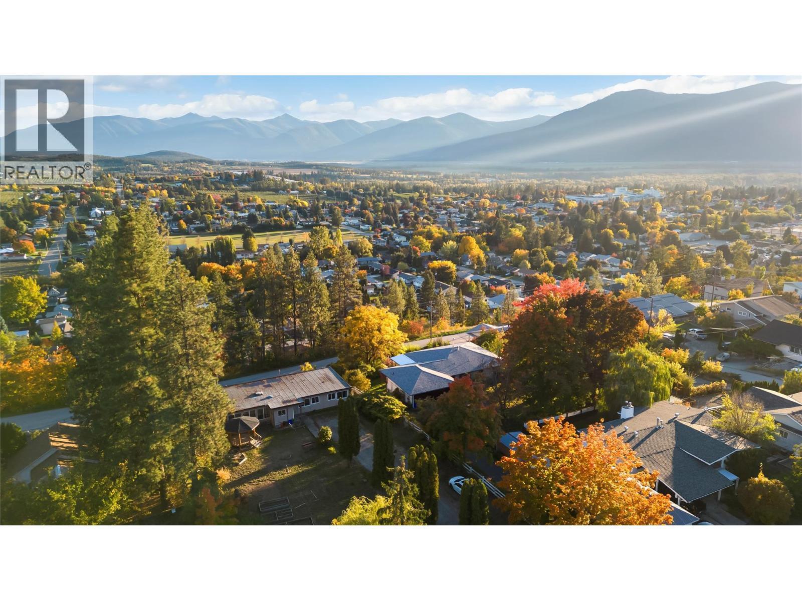 2424 Crawford Street, Creston, BC - Outdoor With View