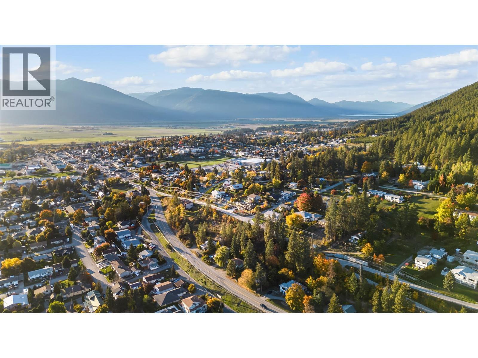 2424 Crawford Street, Creston, BC - Outdoor With View
