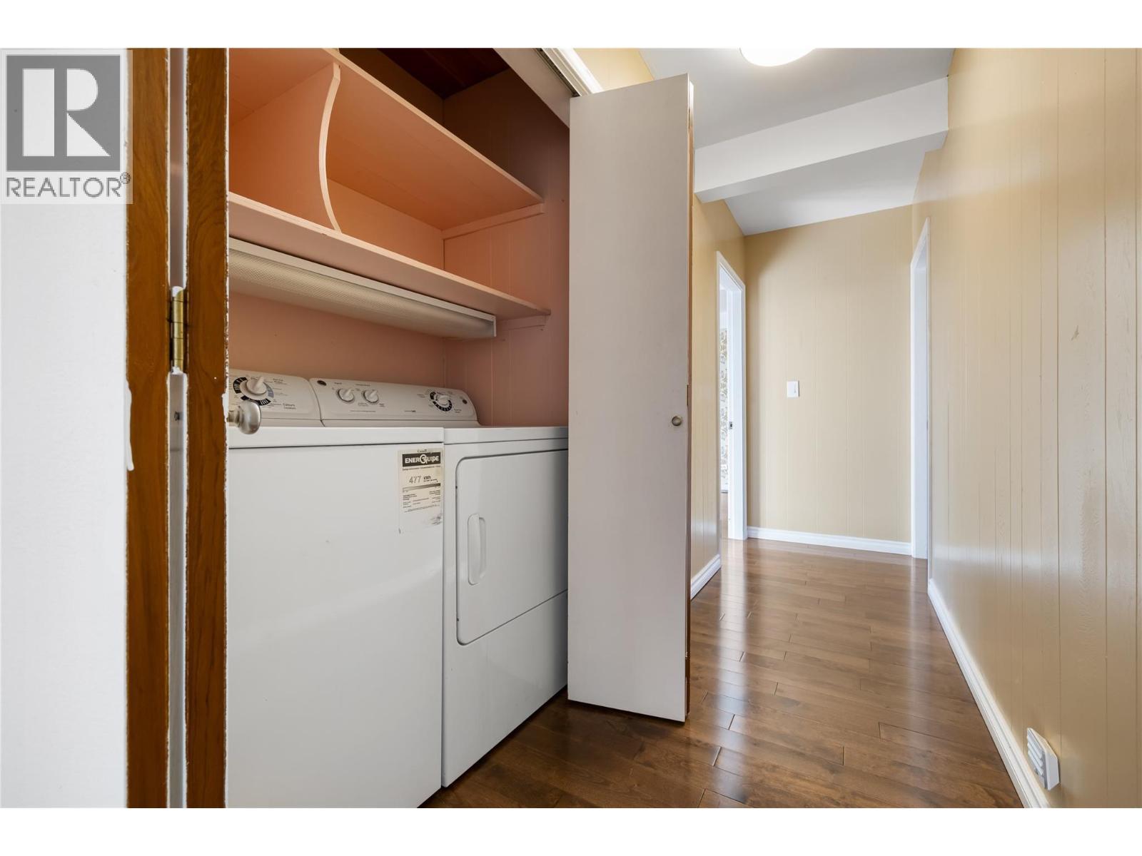 2424 Crawford Street, Creston, BC - Indoor Photo Showing Laundry Room