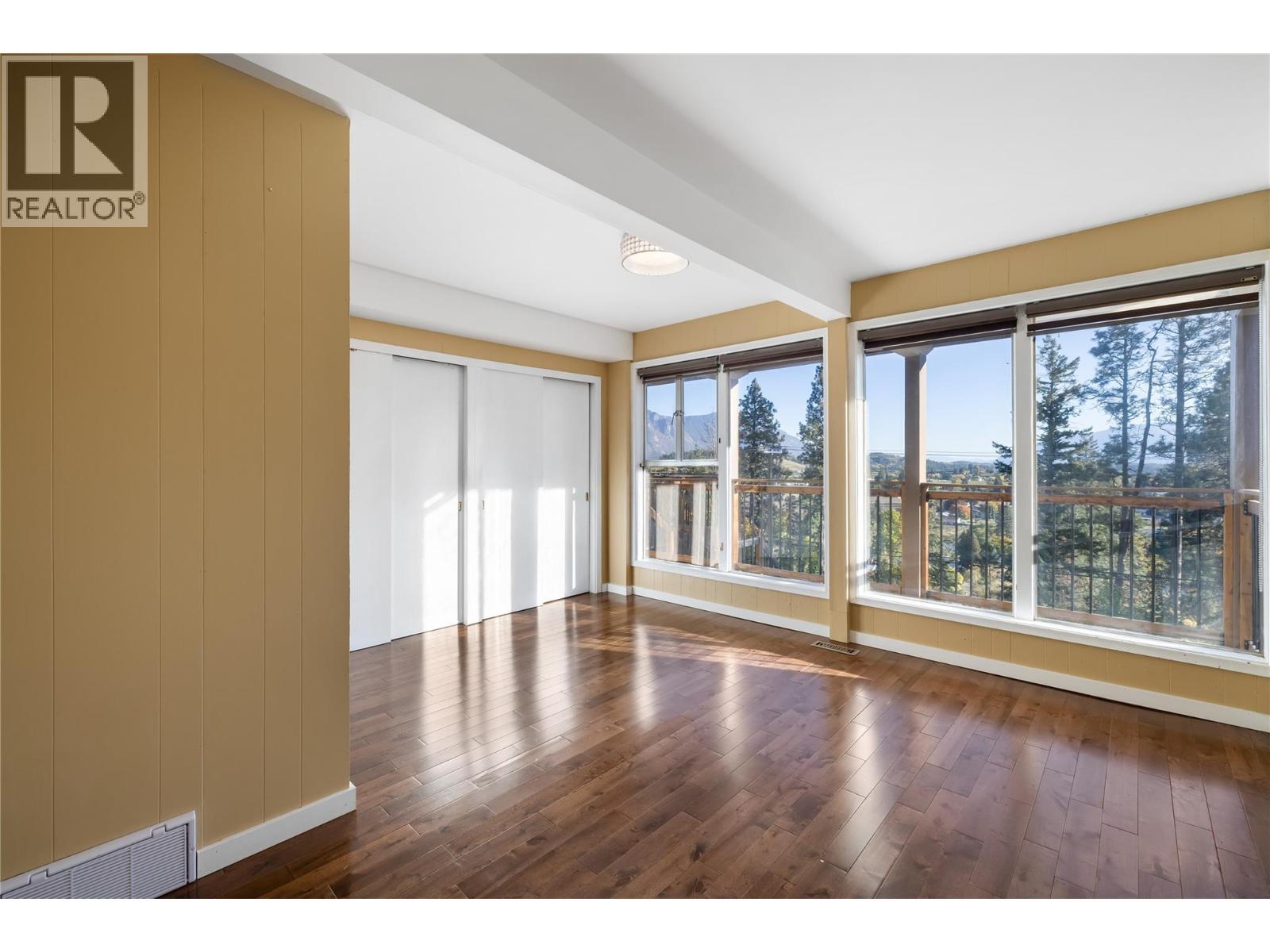 2424 Crawford Street, Creston, BC - Indoor