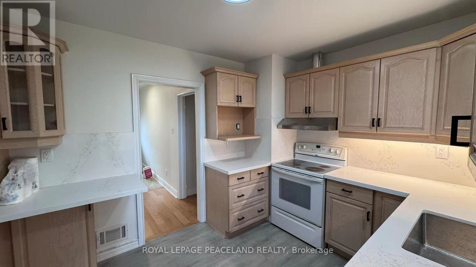 Upper - 66 Paperbirch Drive, Toronto, ON - Indoor Photo Showing Kitchen