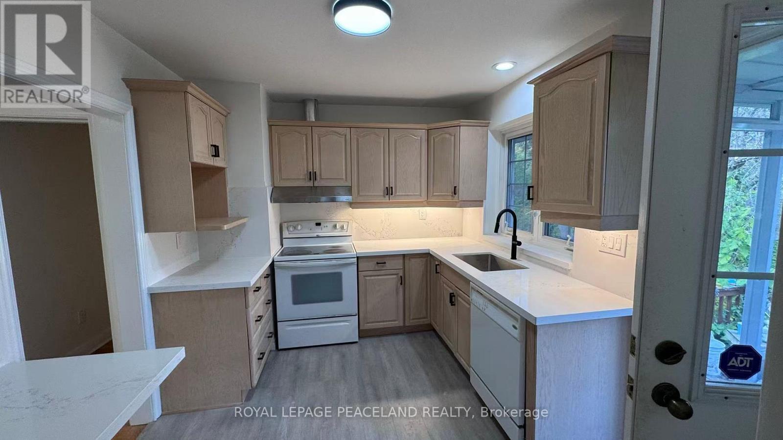 Upper - 66 Paperbirch Drive, Toronto, ON - Indoor Photo Showing Kitchen