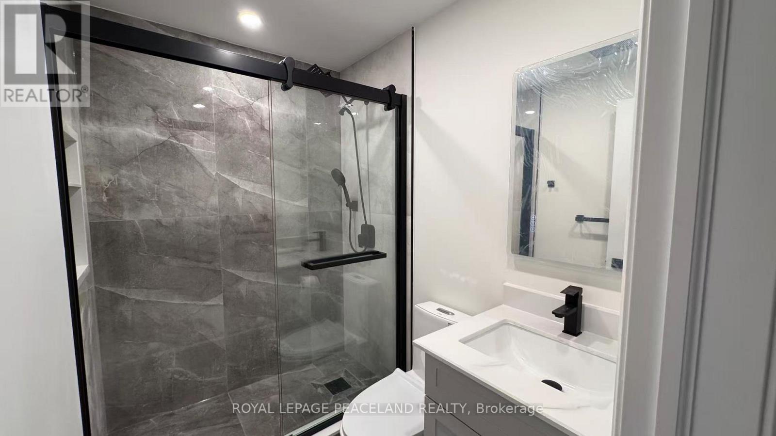 Upper - 66 Paperbirch Drive, Toronto, ON - Indoor Photo Showing Bathroom