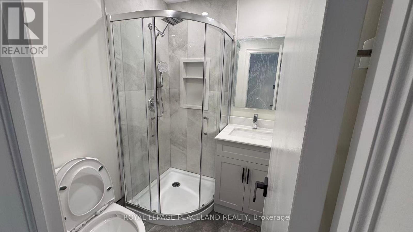 Upper - 66 Paperbirch Drive, Toronto, ON - Indoor Photo Showing Bathroom