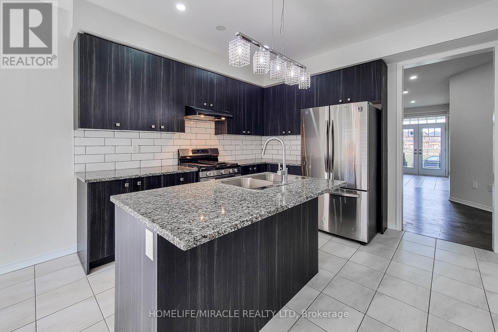 63 Magdalena Street, Hamilton, ON - Indoor Photo Showing Kitchen With Stainless Steel Kitchen With Double Sink With Upgraded Kitchen