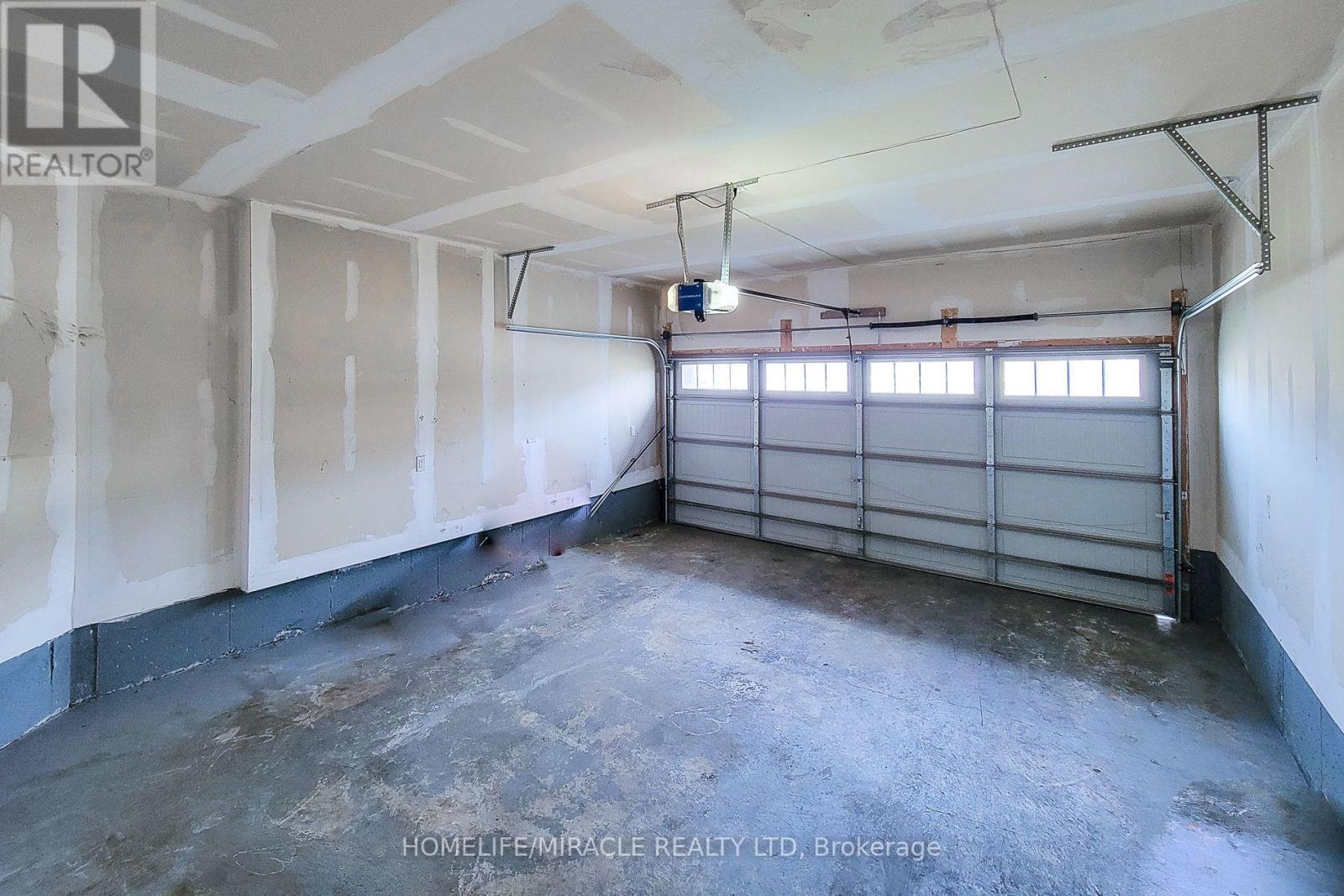 63 Magdalena Street, Hamilton, ON - Indoor Photo Showing Garage
