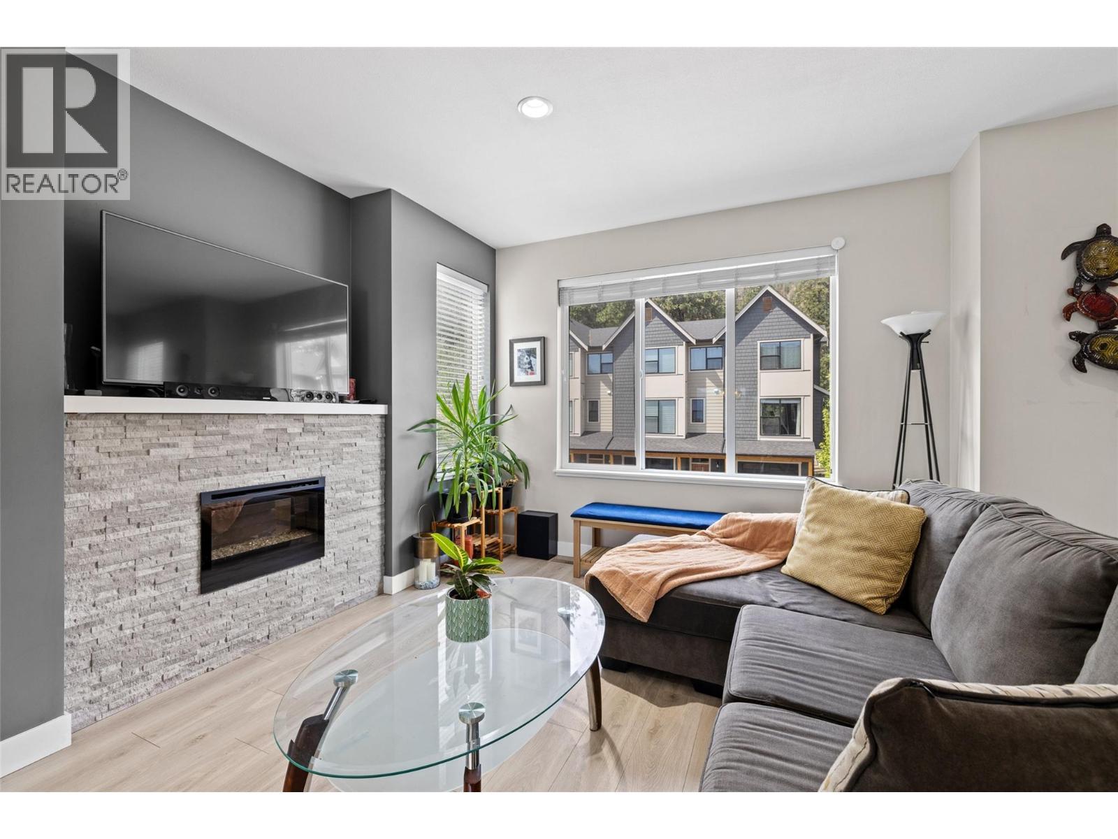 2490 Tuscany Drive Unit# 61, West Kelowna, BC - Indoor Photo Showing Living Room With Fireplace