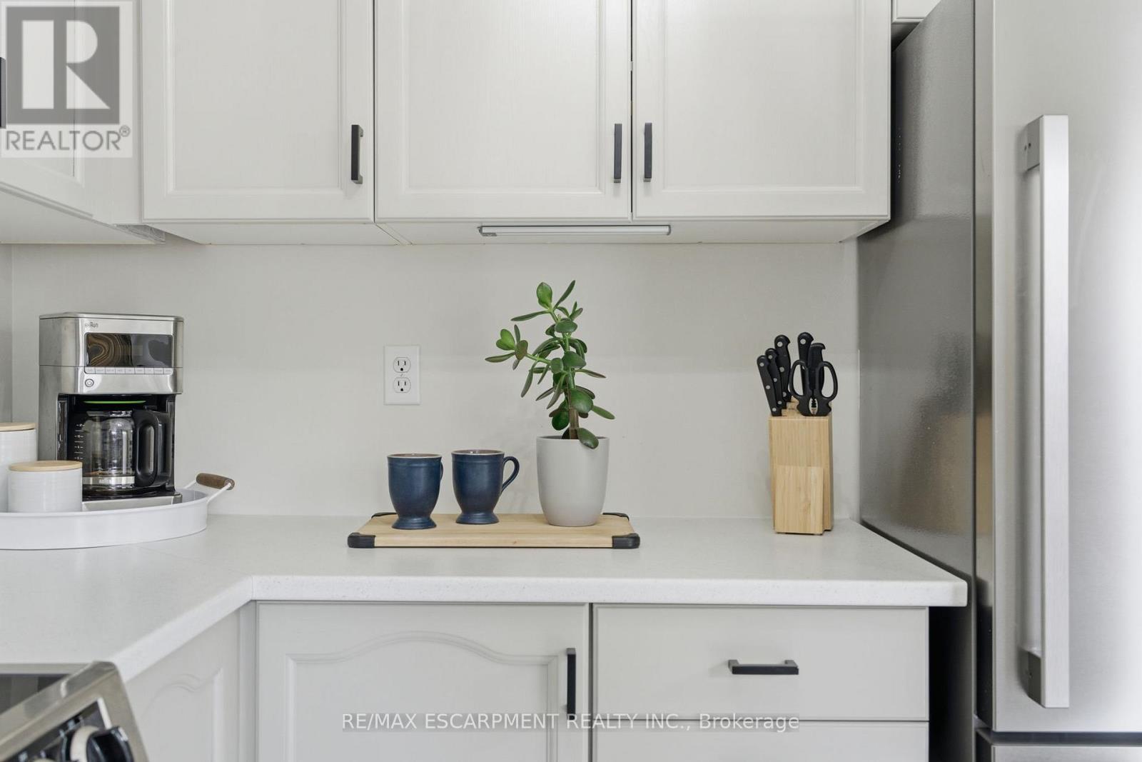 9 Slater Court, Hamilton, ON - Indoor Photo Showing Kitchen