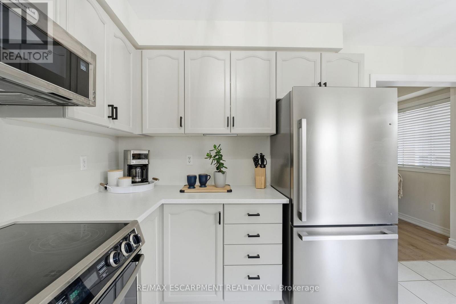 9 Slater Court, Hamilton, ON - Indoor Photo Showing Kitchen