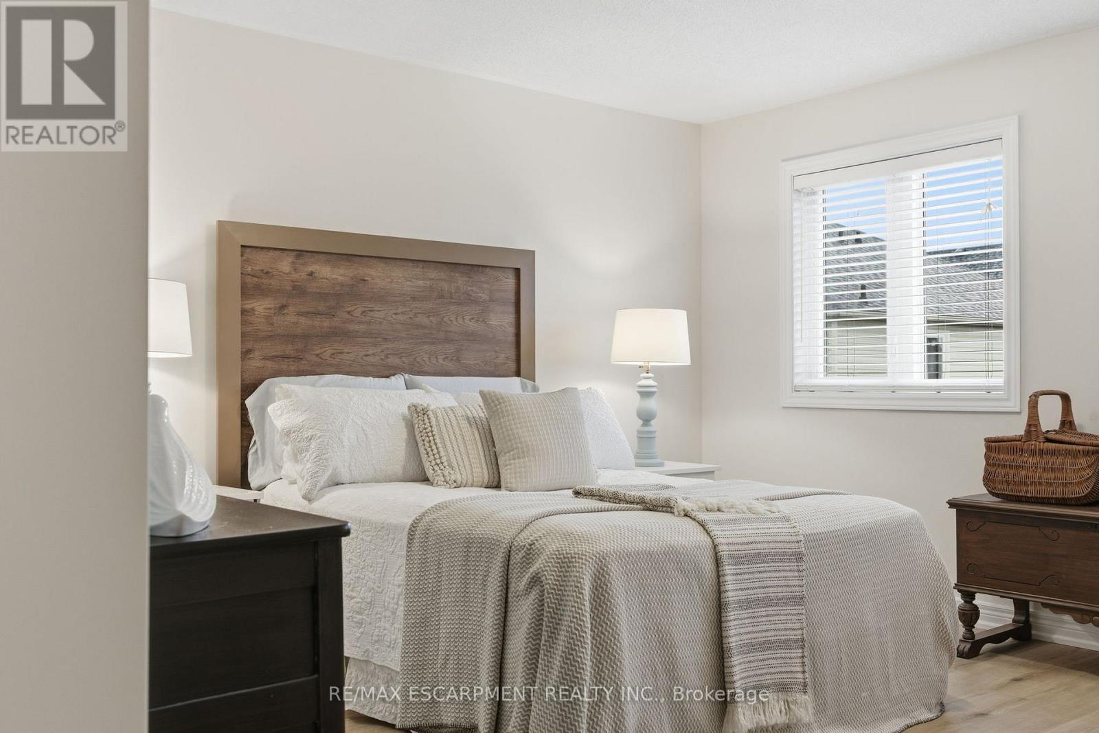 9 Slater Court, Hamilton, ON - Indoor Photo Showing Bedroom