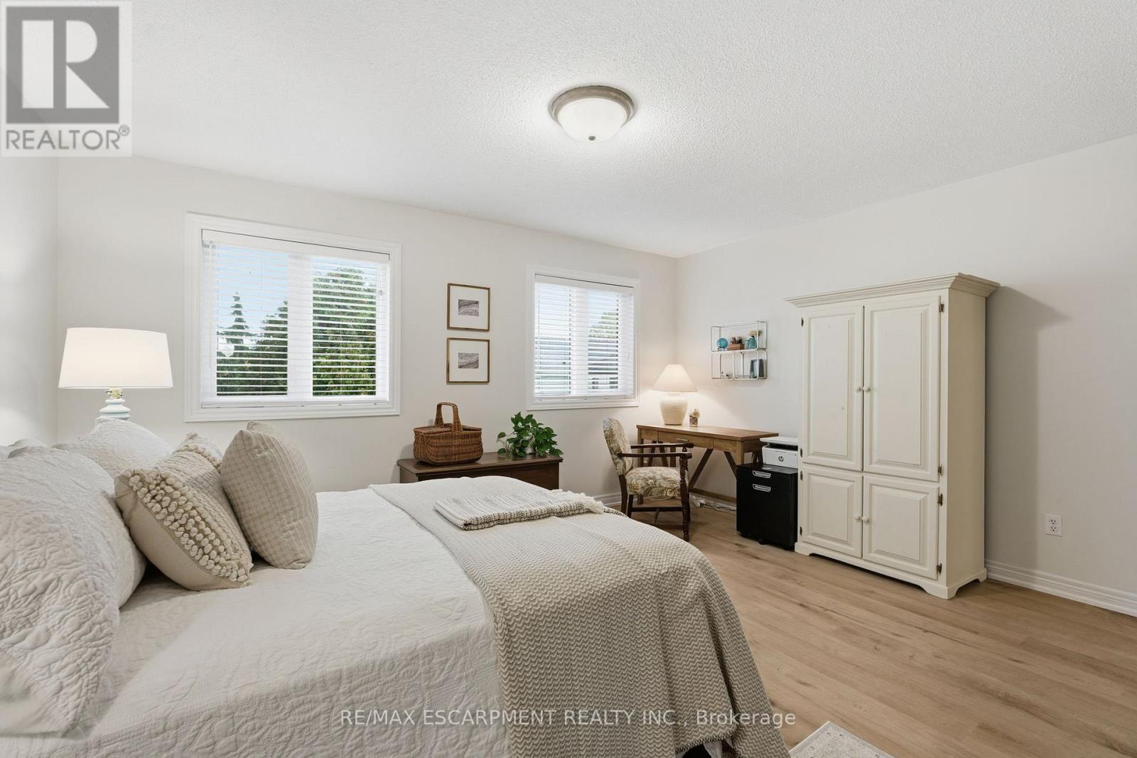 9 Slater Court, Hamilton, ON - Indoor Photo Showing Bedroom