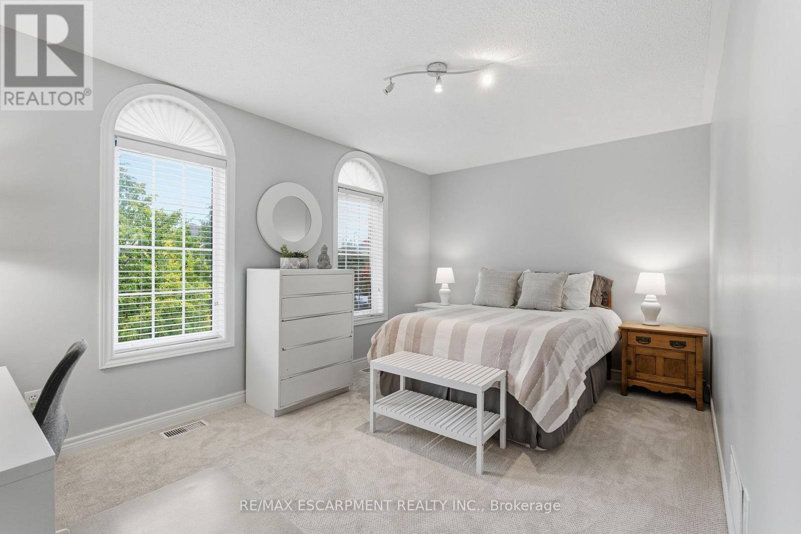 9 Slater Court, Hamilton, ON - Indoor Photo Showing Bedroom