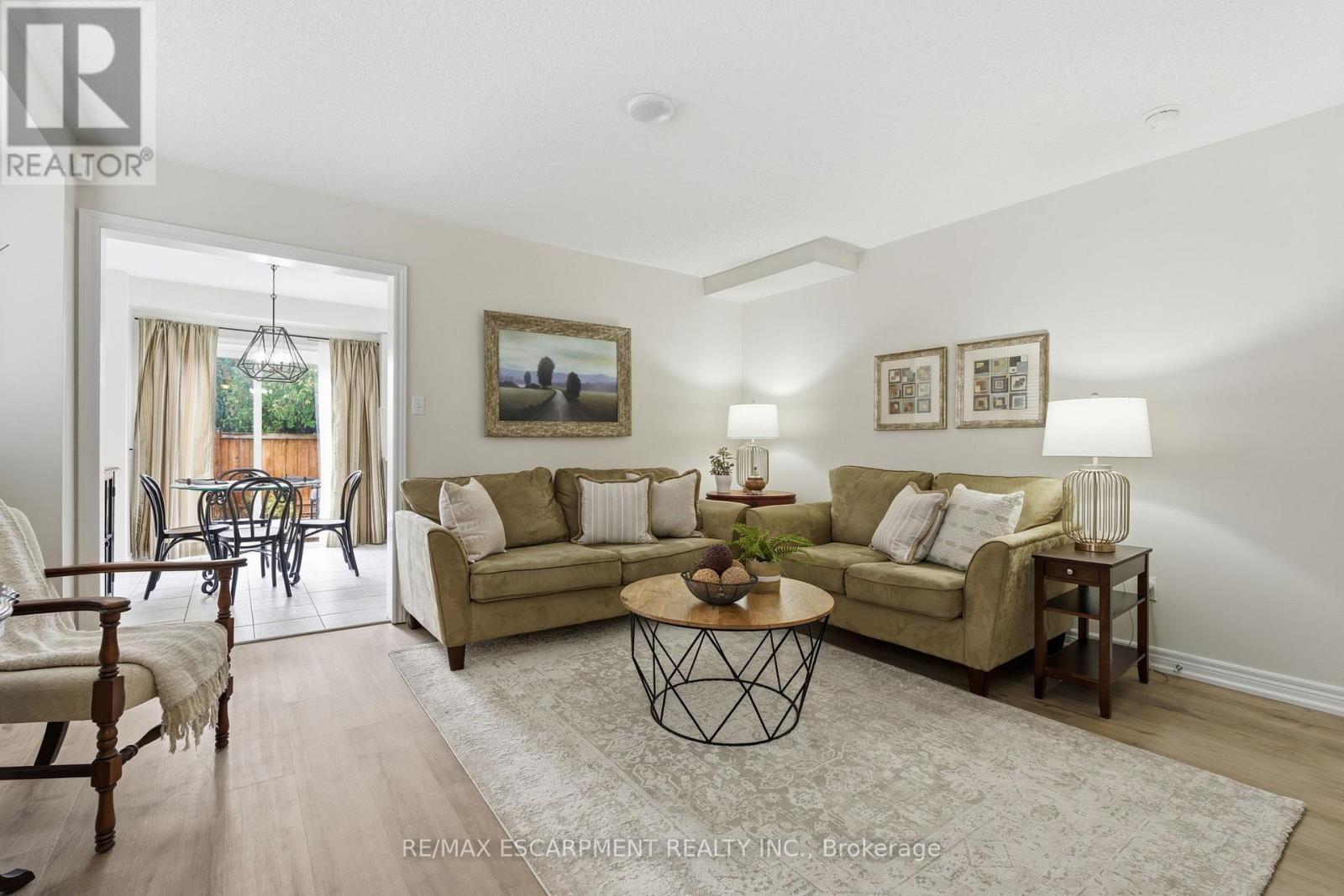 9 Slater Court, Hamilton, ON - Indoor Photo Showing Living Room