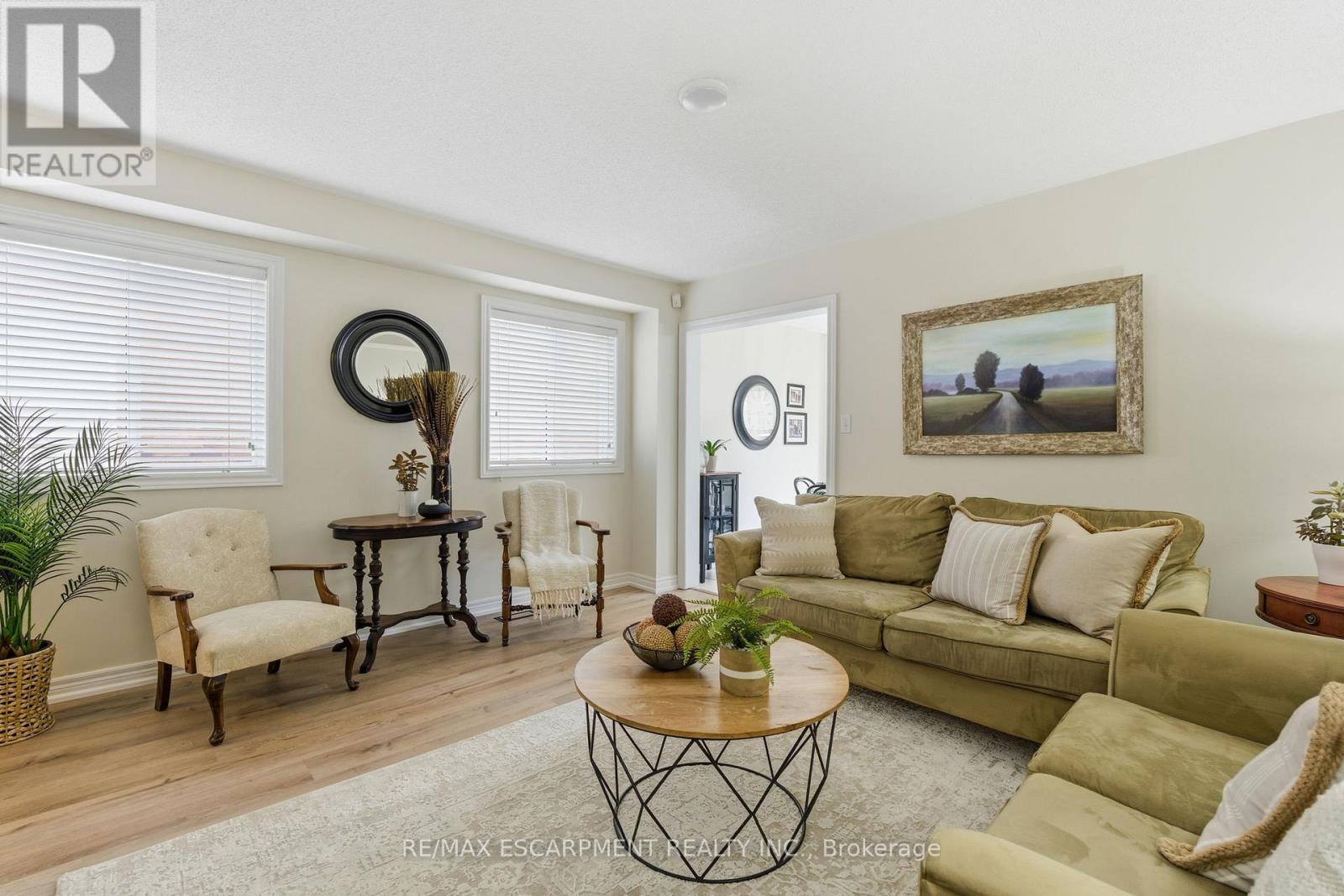 9 Slater Court, Hamilton, ON - Indoor Photo Showing Living Room