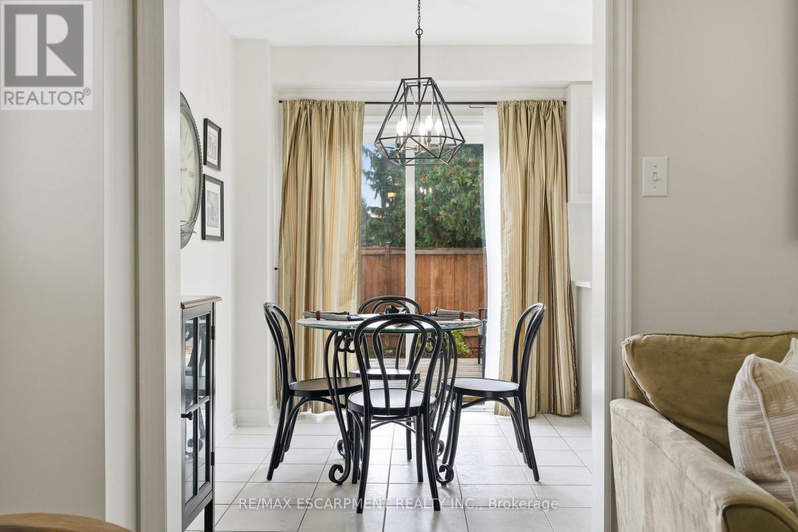 9 Slater Court, Hamilton, ON - Indoor