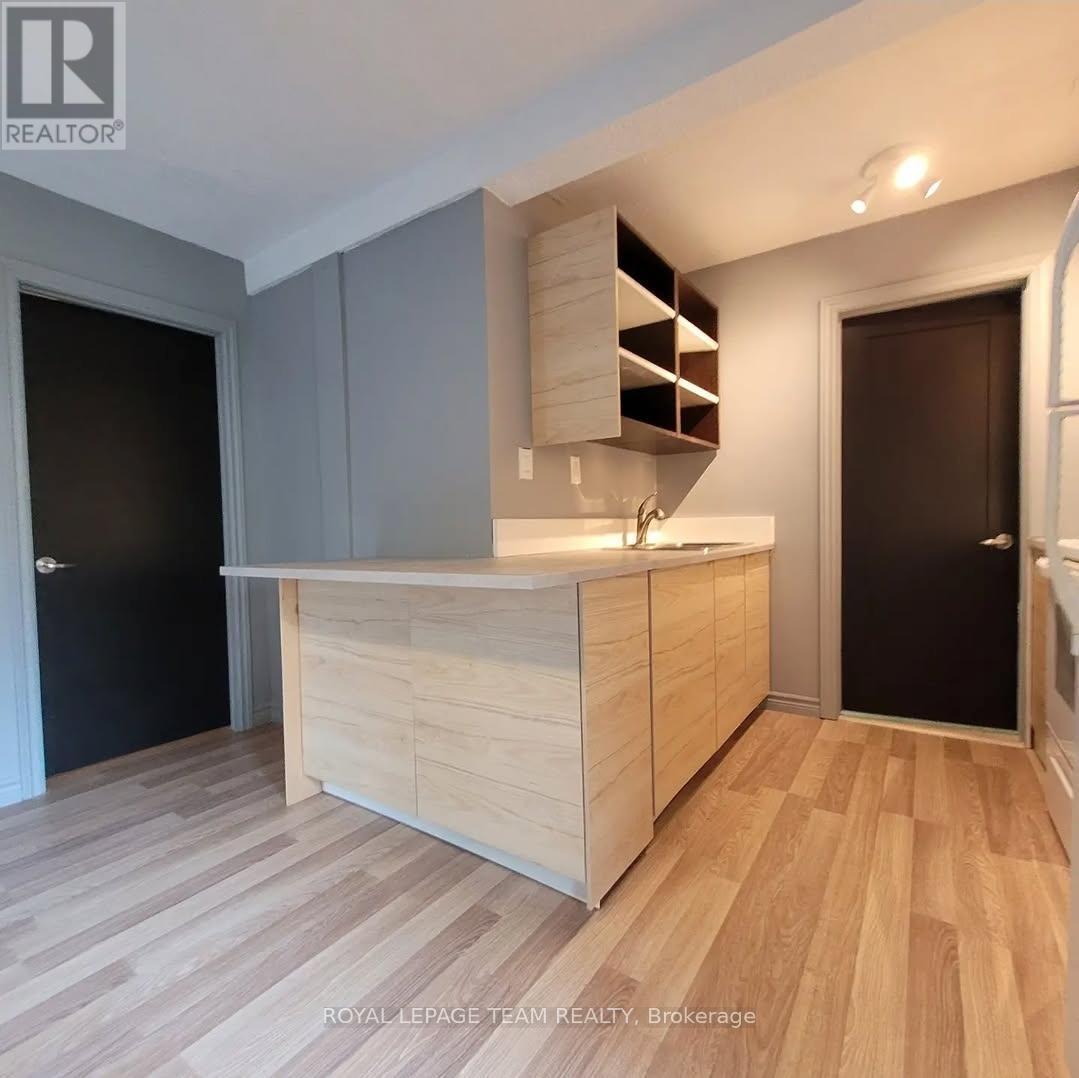 1008 St. Laurent Boulevard, Ottawa, ON - Indoor