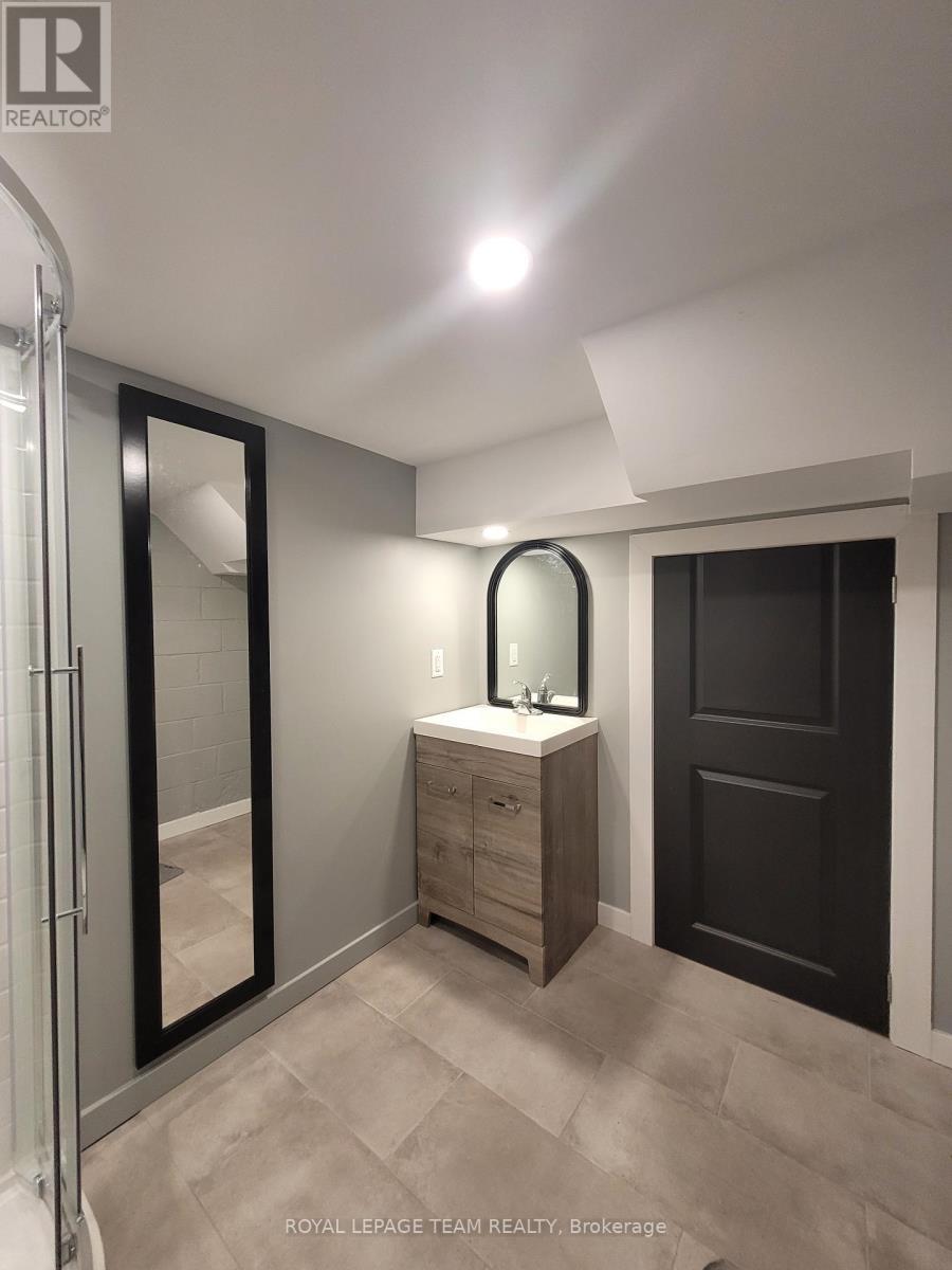 1008 St. Laurent Boulevard, Ottawa, ON - Indoor Photo Showing Other Room