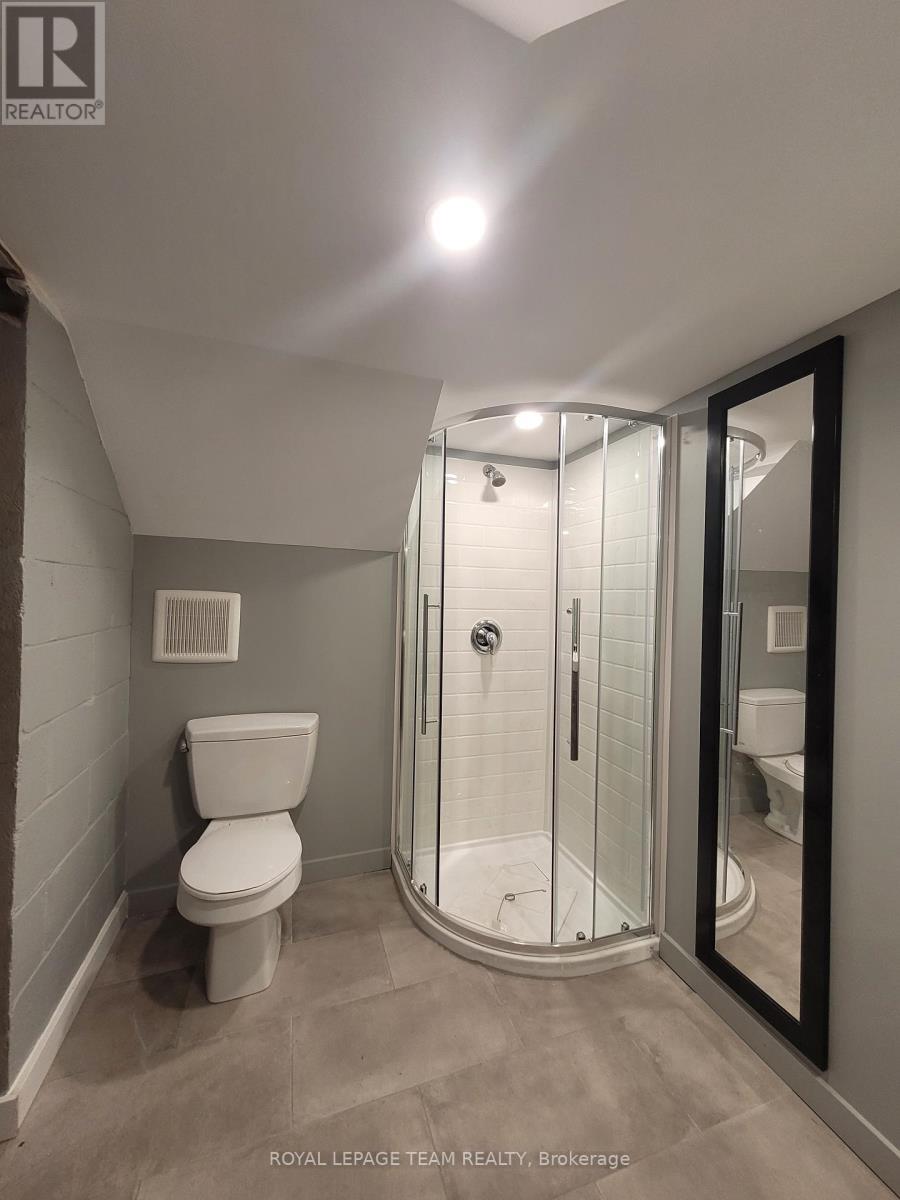 1008 St. Laurent Boulevard, Ottawa, ON - Indoor Photo Showing Bathroom