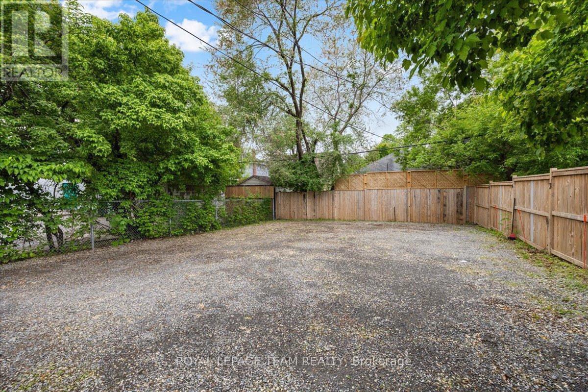 1008 St. Laurent Boulevard, Ottawa, ON - Outdoor