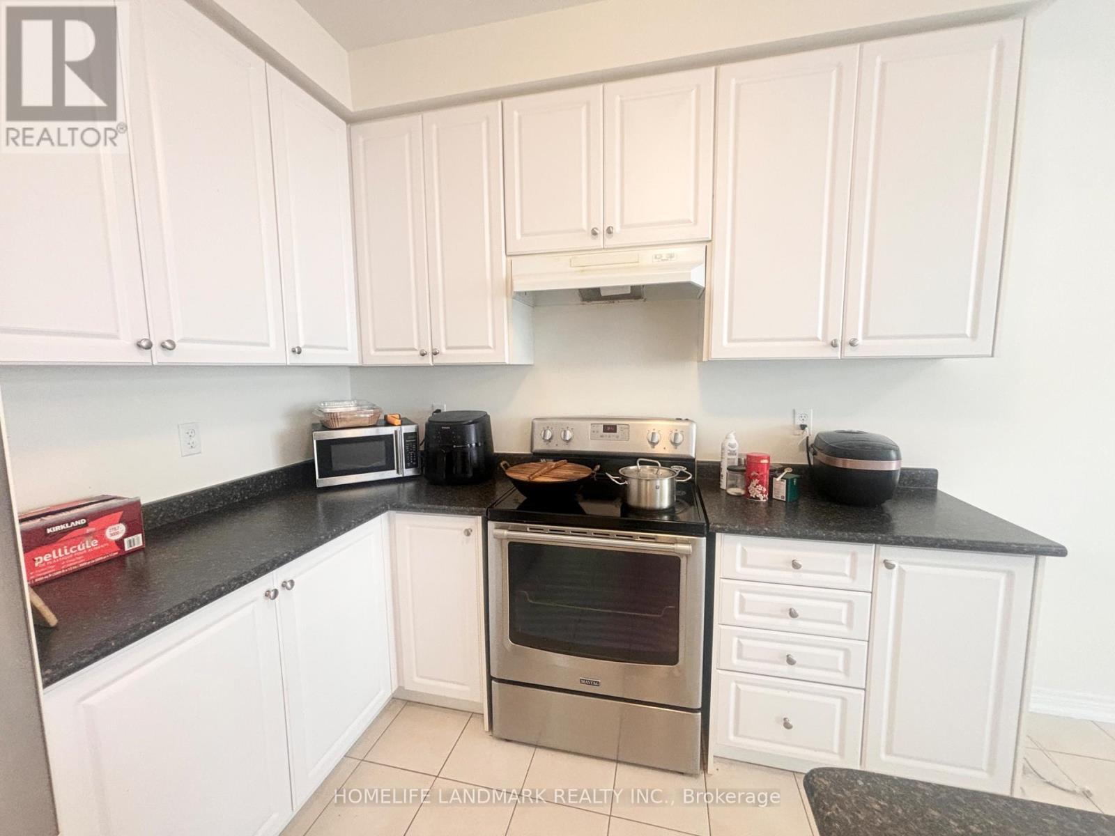 12 Hua Du Avenue, Markham, ON - Indoor Photo Showing Kitchen