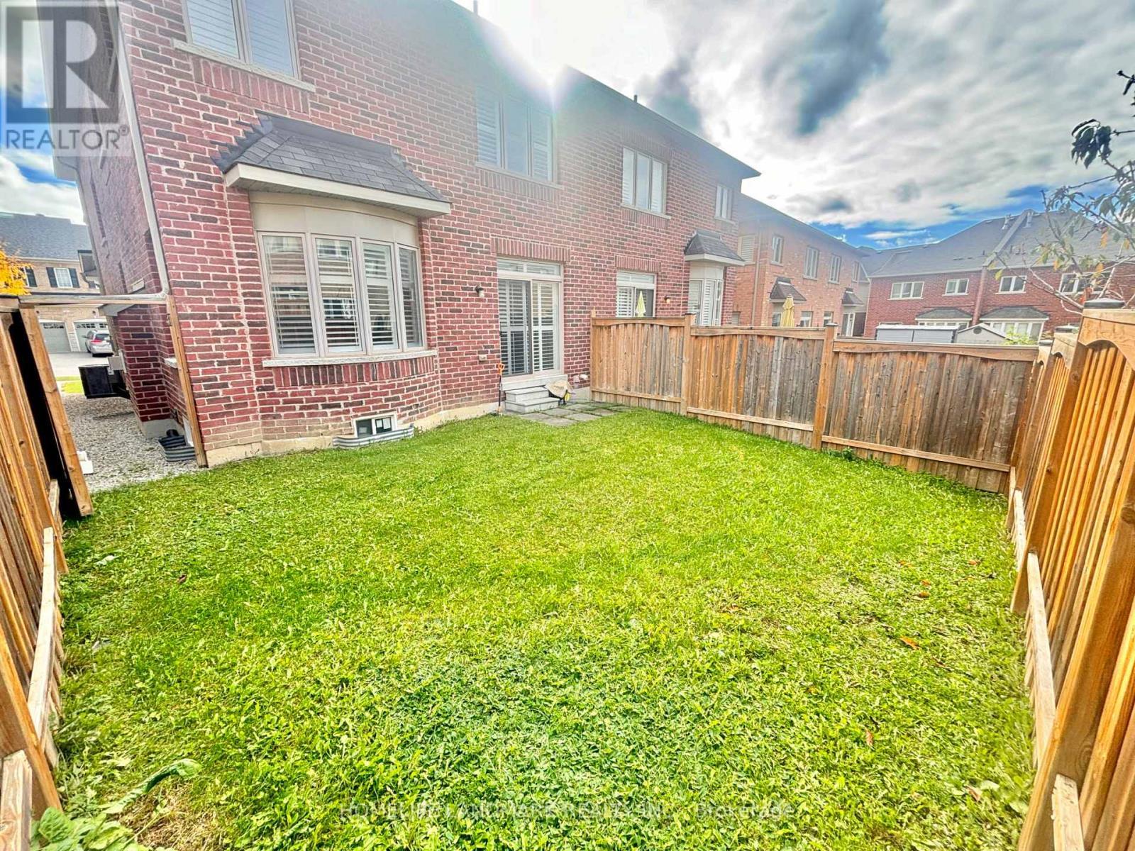 12 Hua Du Avenue, Markham, ON - Outdoor