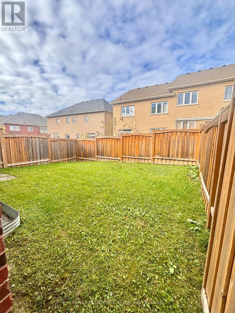 12 Hua Du Avenue, Markham, ON - Outdoor
