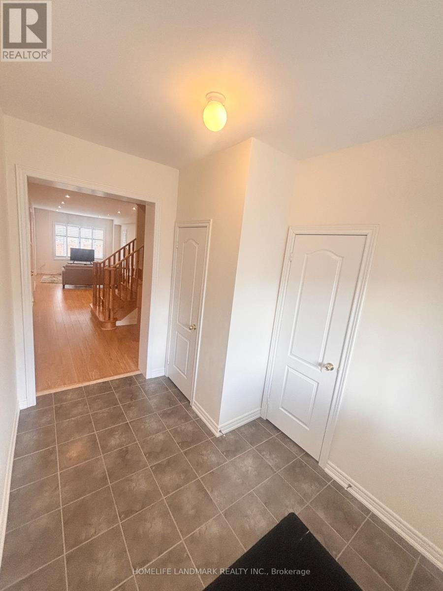 12 Hua Du Avenue, Markham, ON - Indoor Photo Showing Other Room
