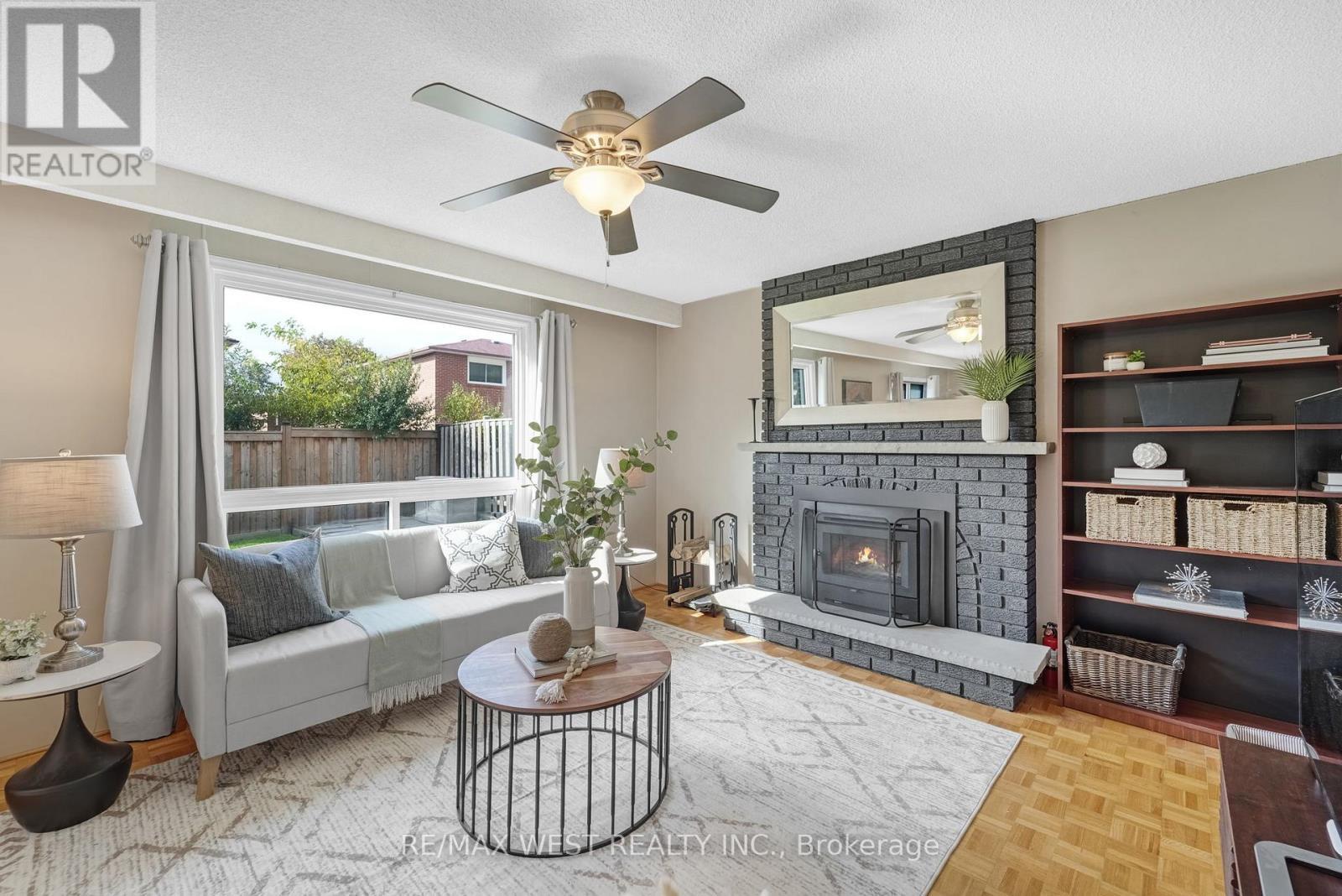 2388 Carlanne Place, Mississauga, ON - Indoor Photo Showing Living Room With Fireplace