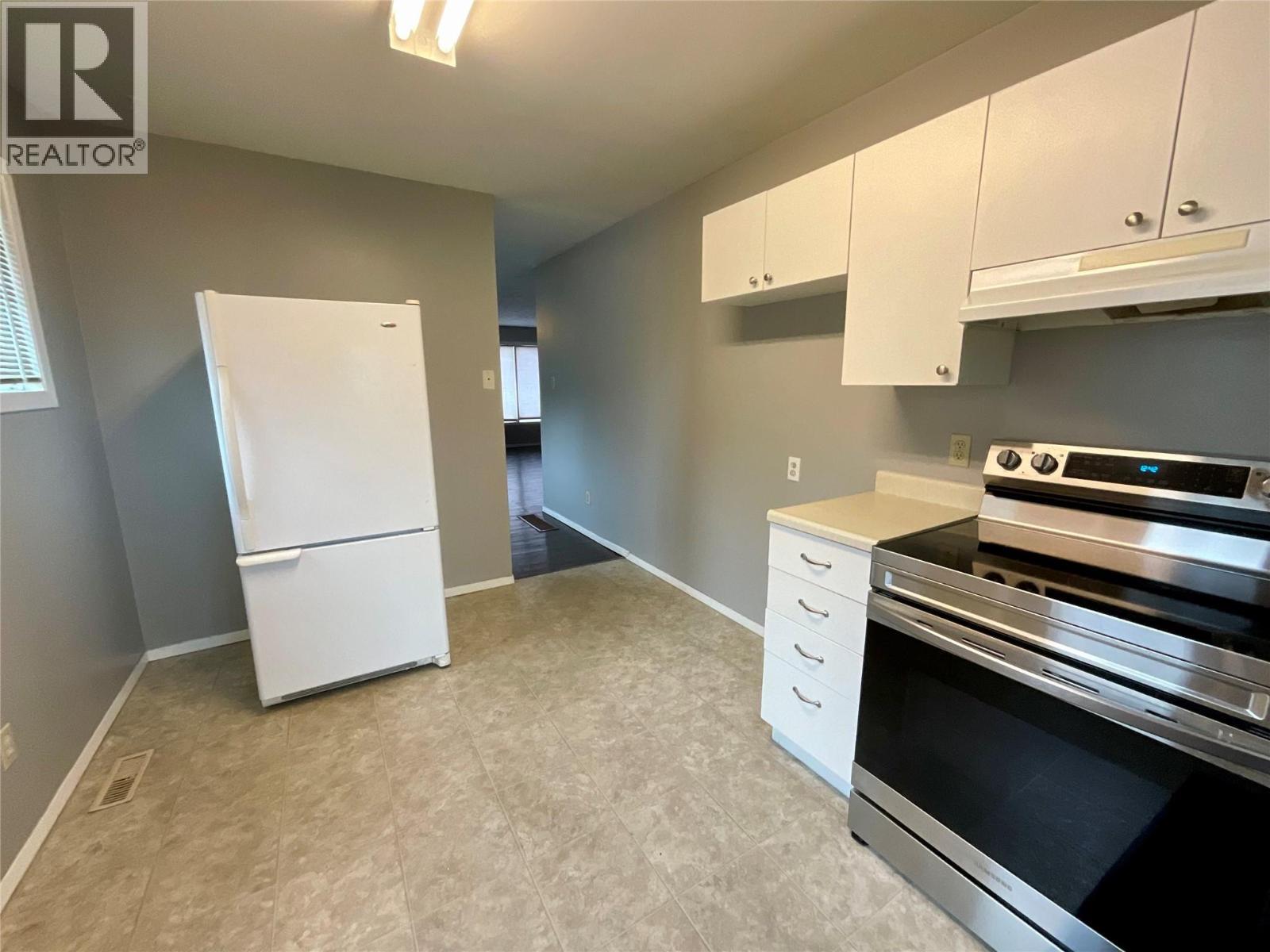 116 Bullmoose Crescent, Tumbler Ridge, BC - Indoor Photo Showing Kitchen