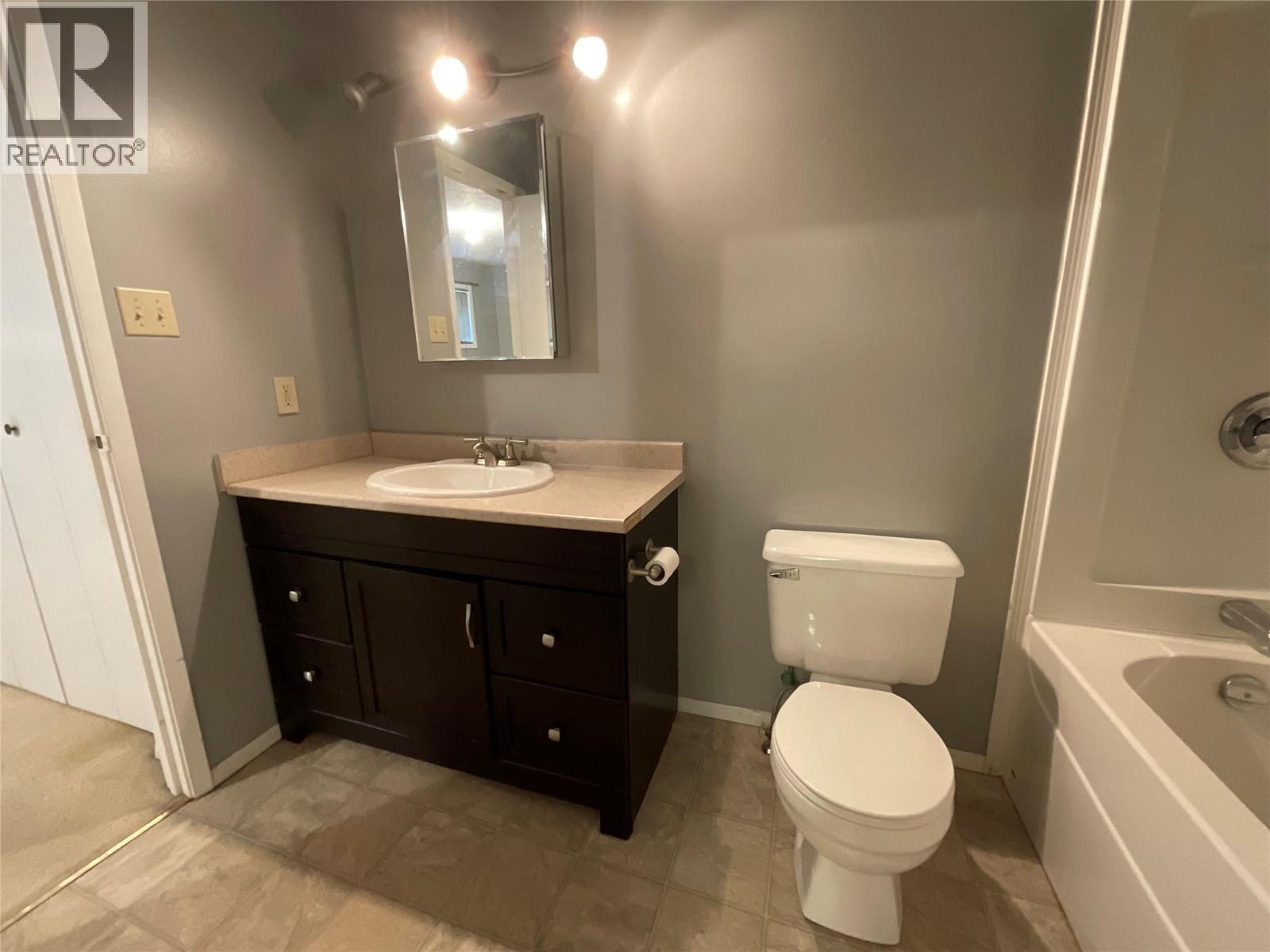 116 Bullmoose Crescent, Tumbler Ridge, BC - Indoor Photo Showing Bathroom