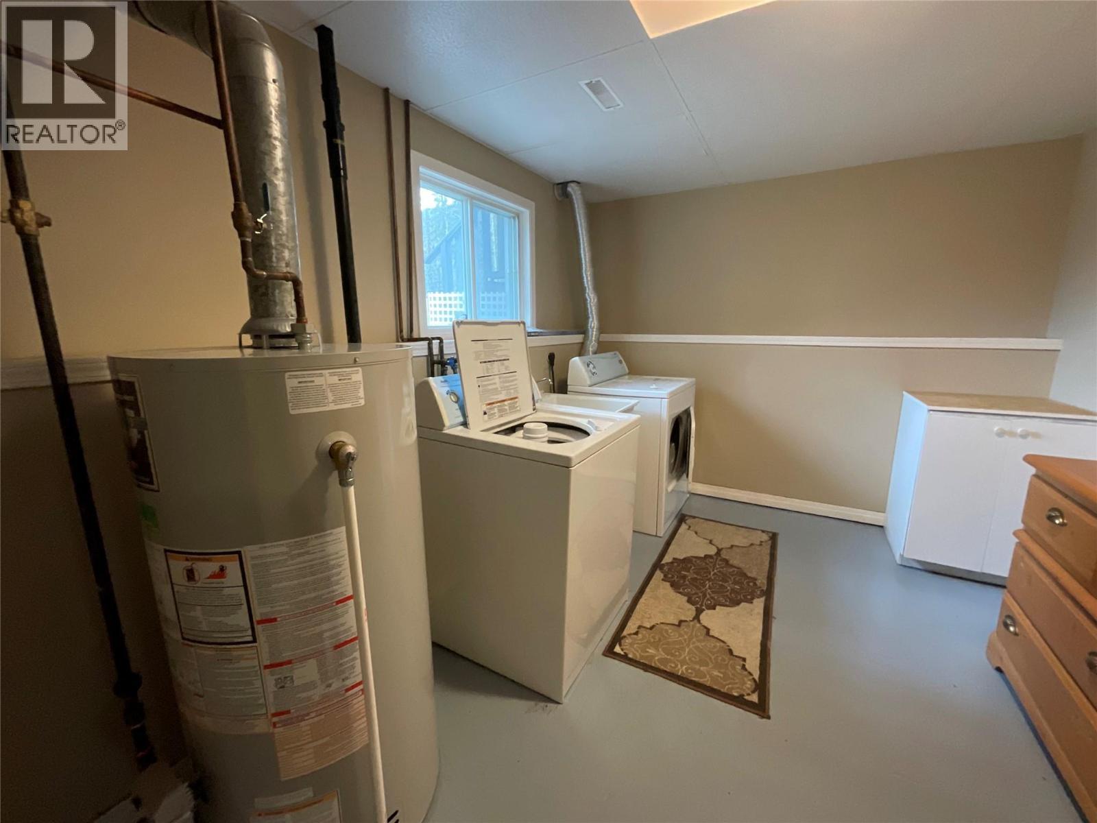 116 Bullmoose Crescent, Tumbler Ridge, BC - Indoor Photo Showing Laundry Room