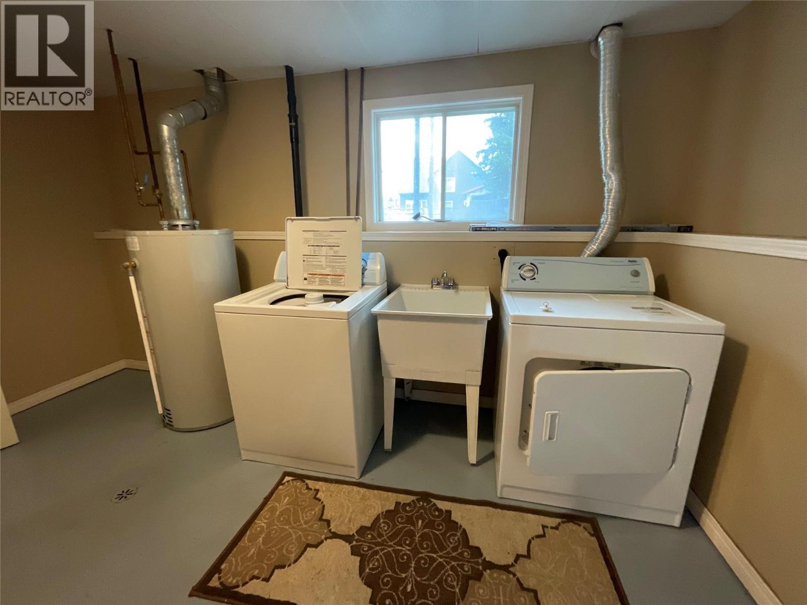 116 Bullmoose Crescent, Tumbler Ridge, BC - Indoor Photo Showing Laundry Room