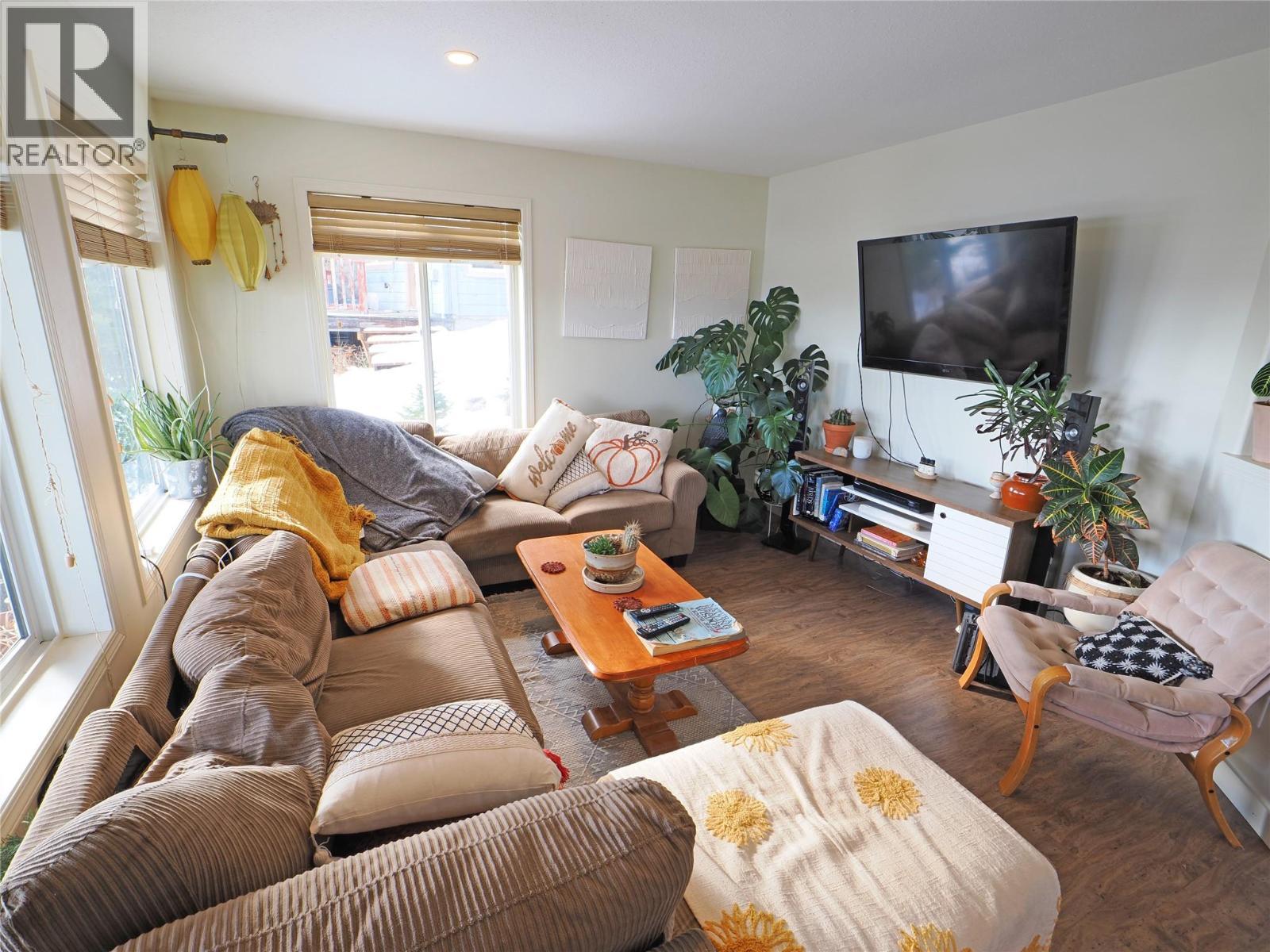 4854 Snowpines Road, Big White, BC - Indoor Photo Showing Living Room