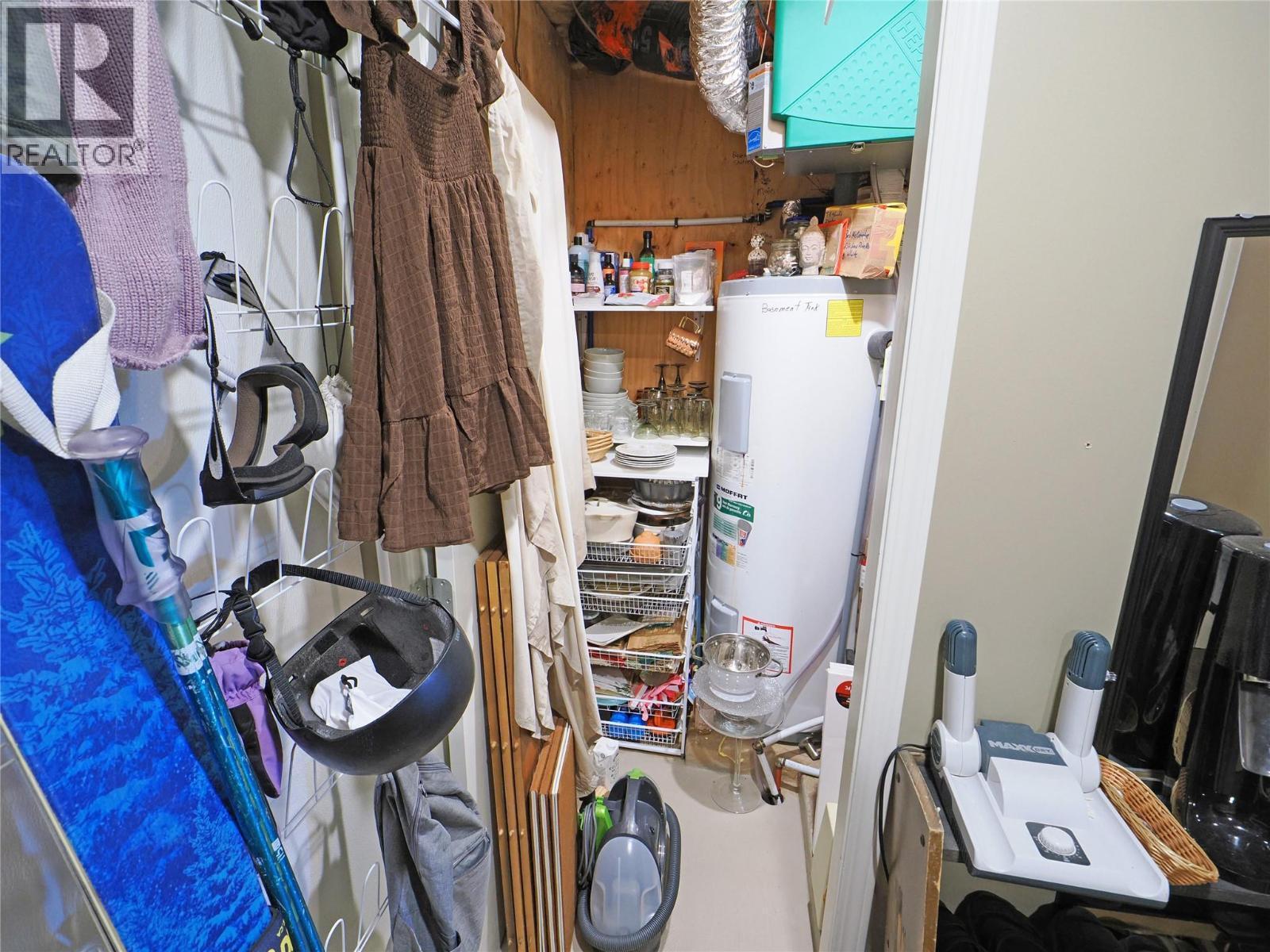 4854 Snowpines Road, Big White, BC - Indoor