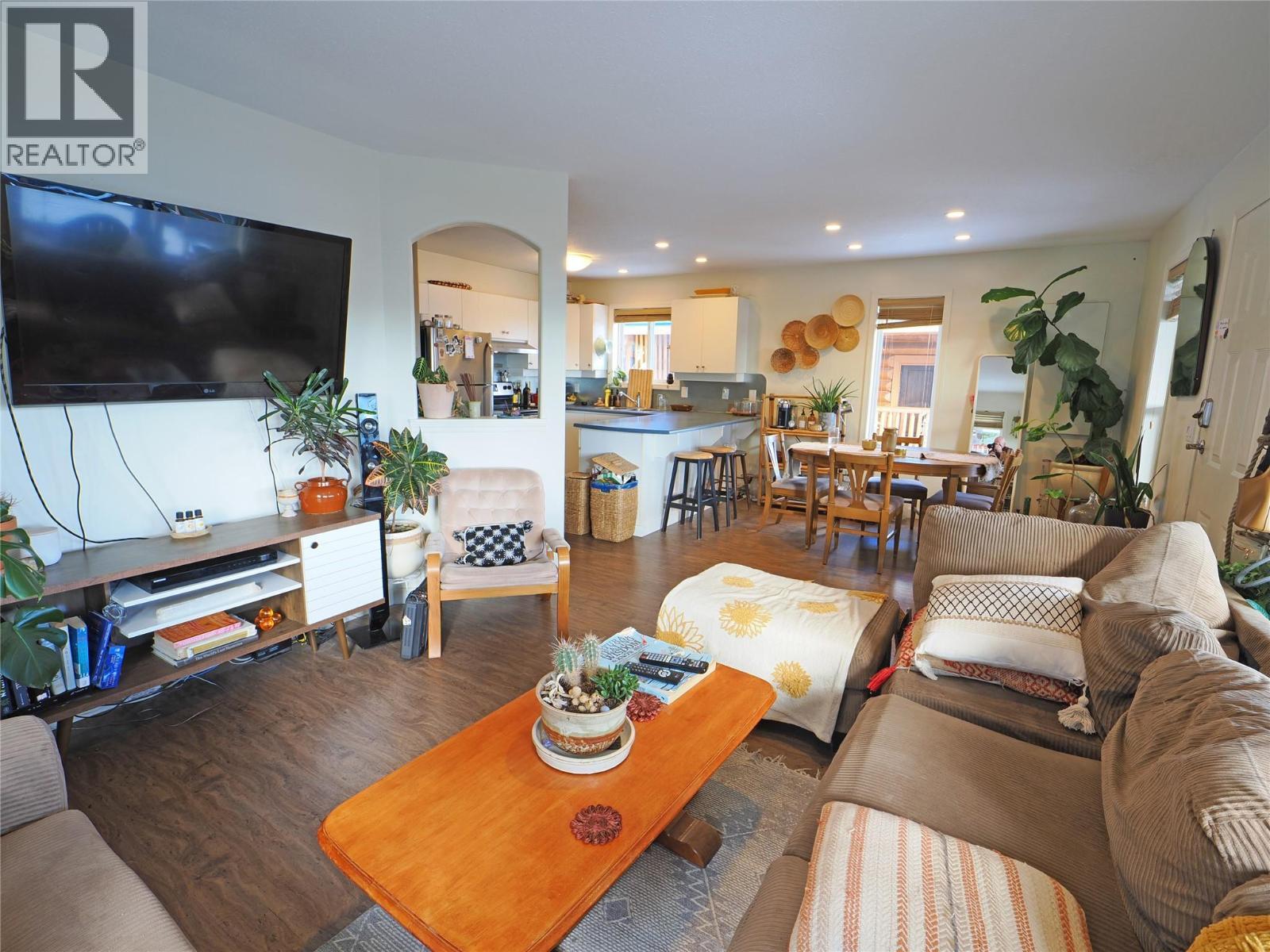 4854 Snowpines Road, Big White, BC - Indoor Photo Showing Living Room