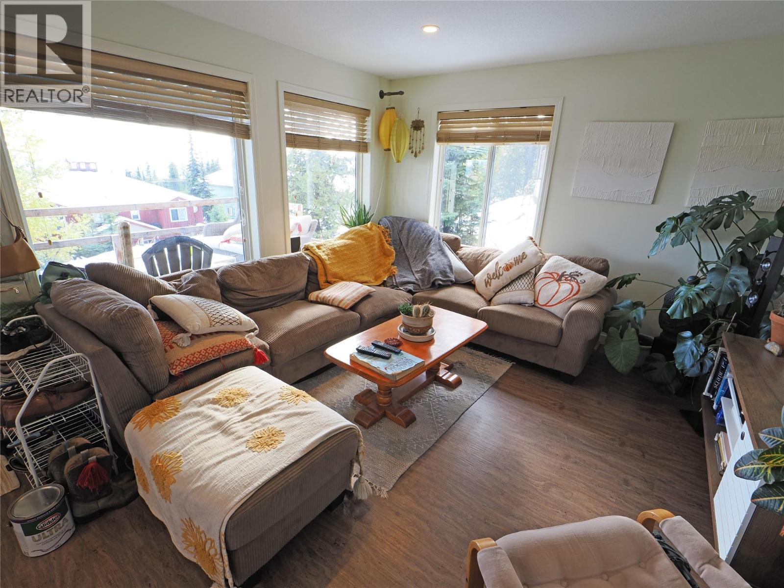 4854 Snowpines Road, Big White, BC - Indoor Photo Showing Living Room