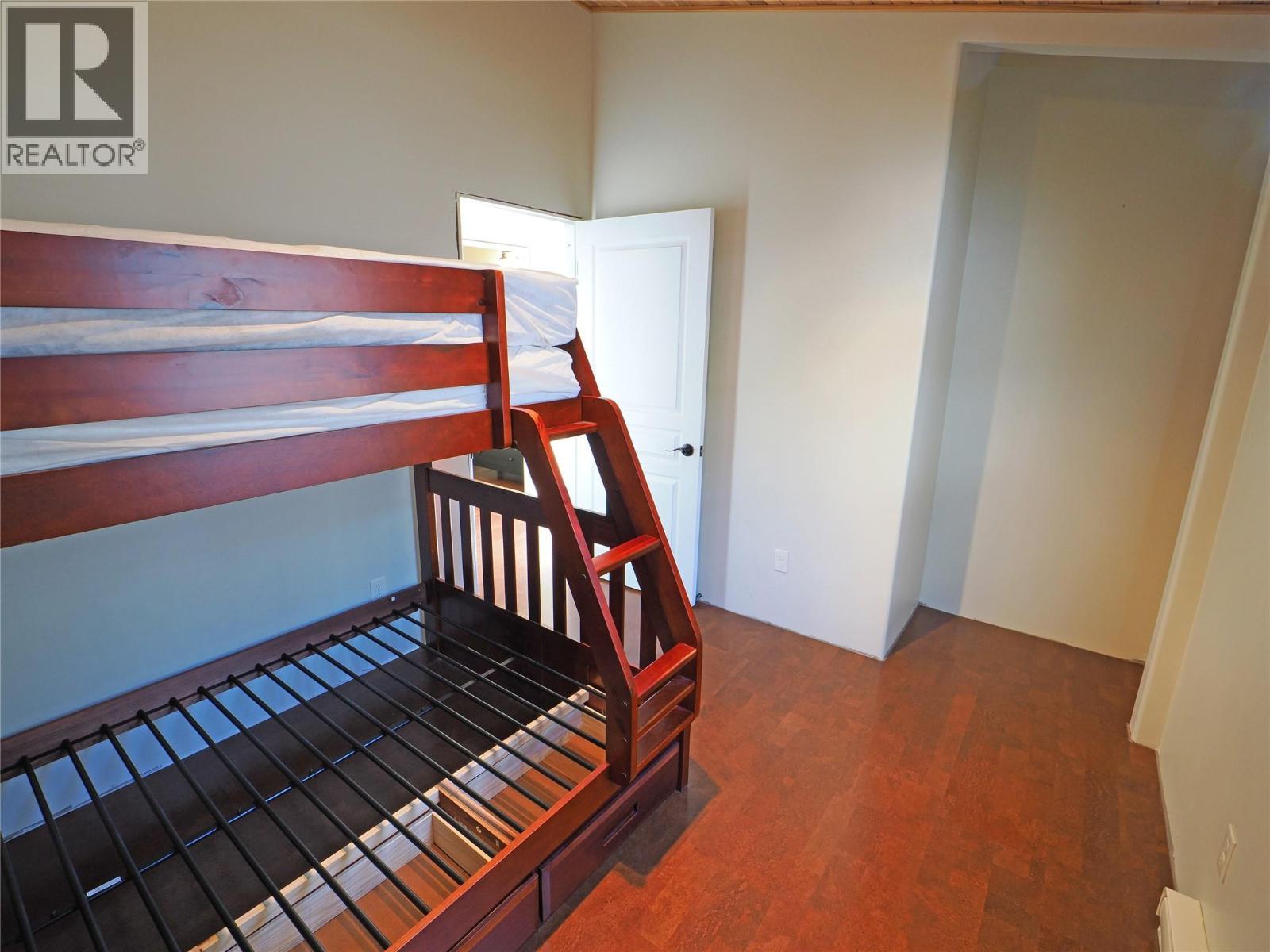 4854 Snowpines Road, Big White, BC - Indoor Photo Showing Bedroom