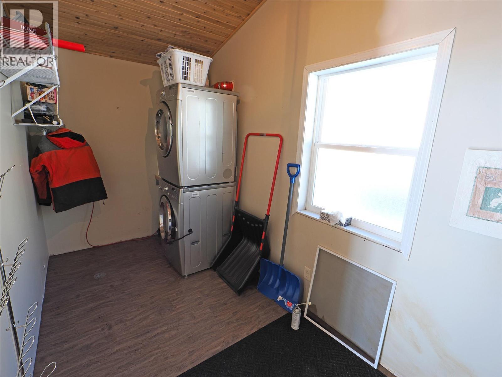 4854 Snowpines Road, Big White, BC - Indoor Photo Showing Laundry Room