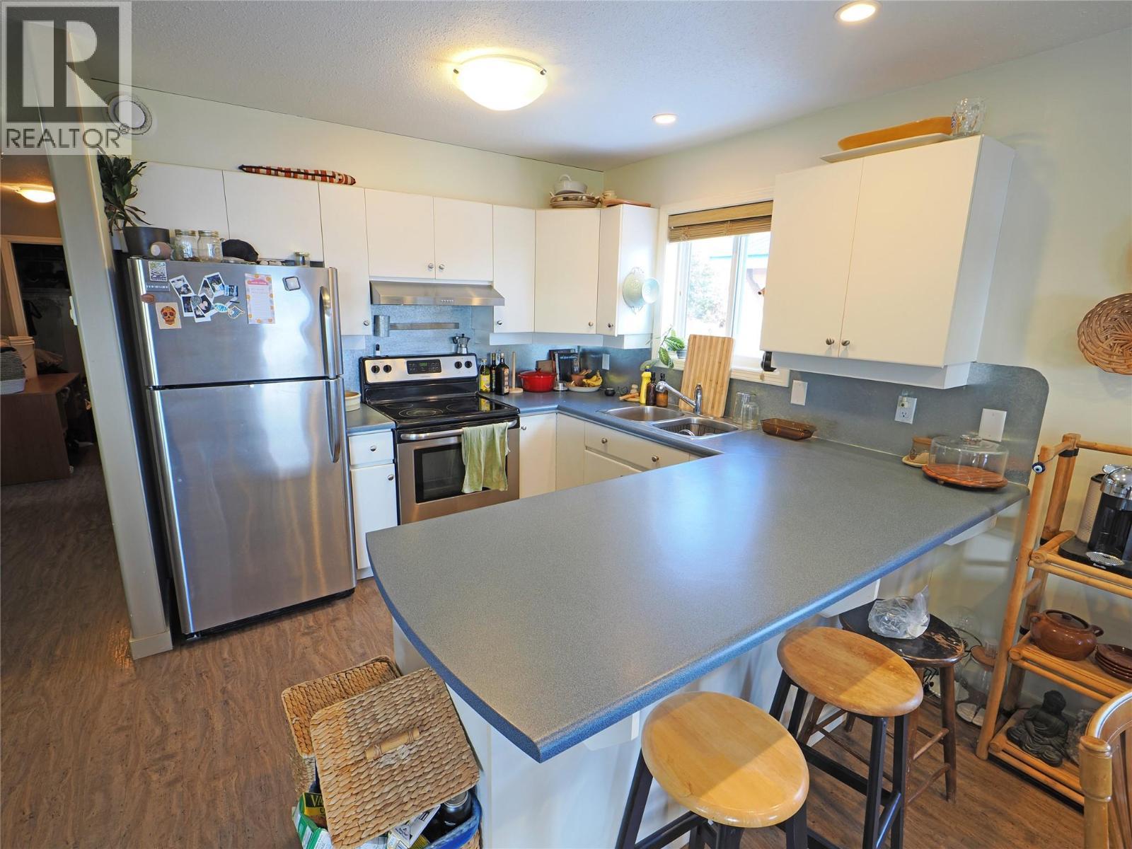4854 Snowpines Road, Big White, BC - Indoor Photo Showing Kitchen With Double Sink