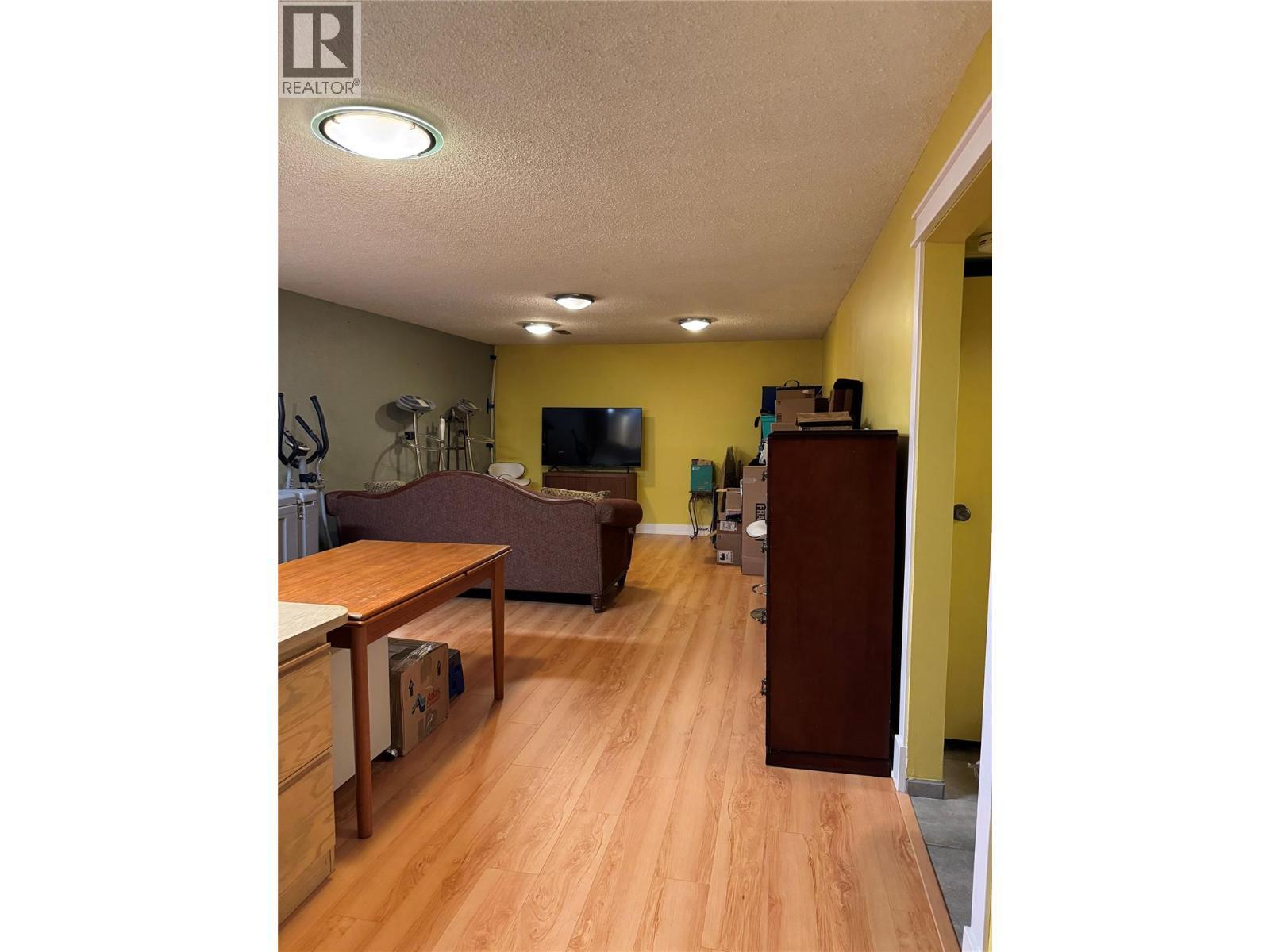 599 Clifton Road S, Kelowna, BC - Indoor Photo Showing Other Room