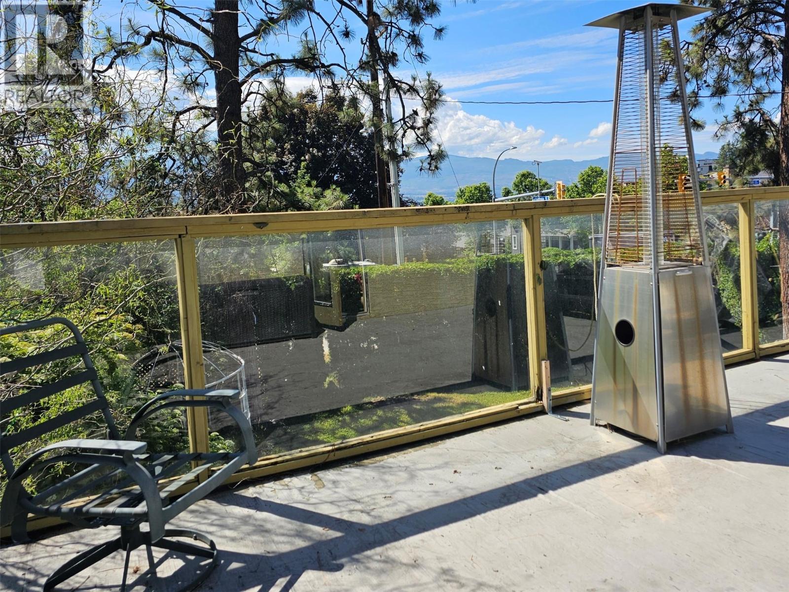 Upper Deck - 599 Clifton Road S, Kelowna, BC - Outdoor