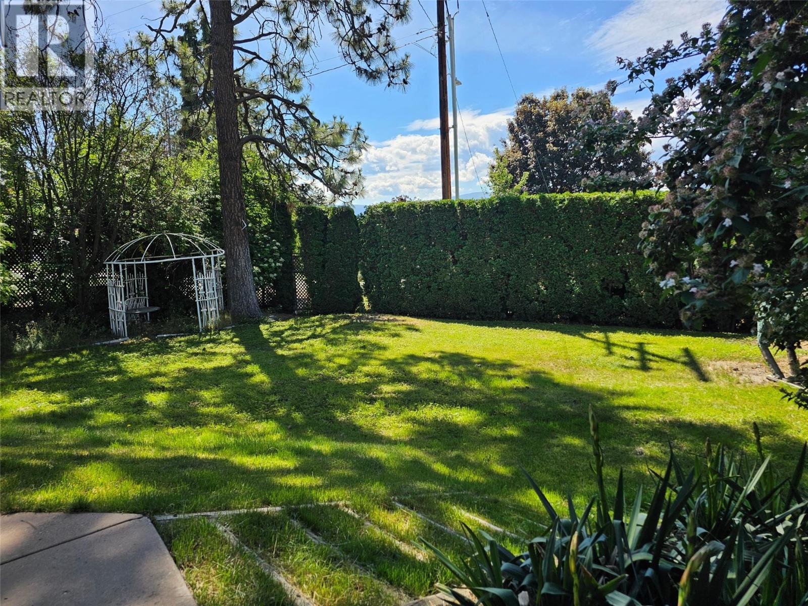 599 Clifton Road S, Kelowna, BC - Outdoor