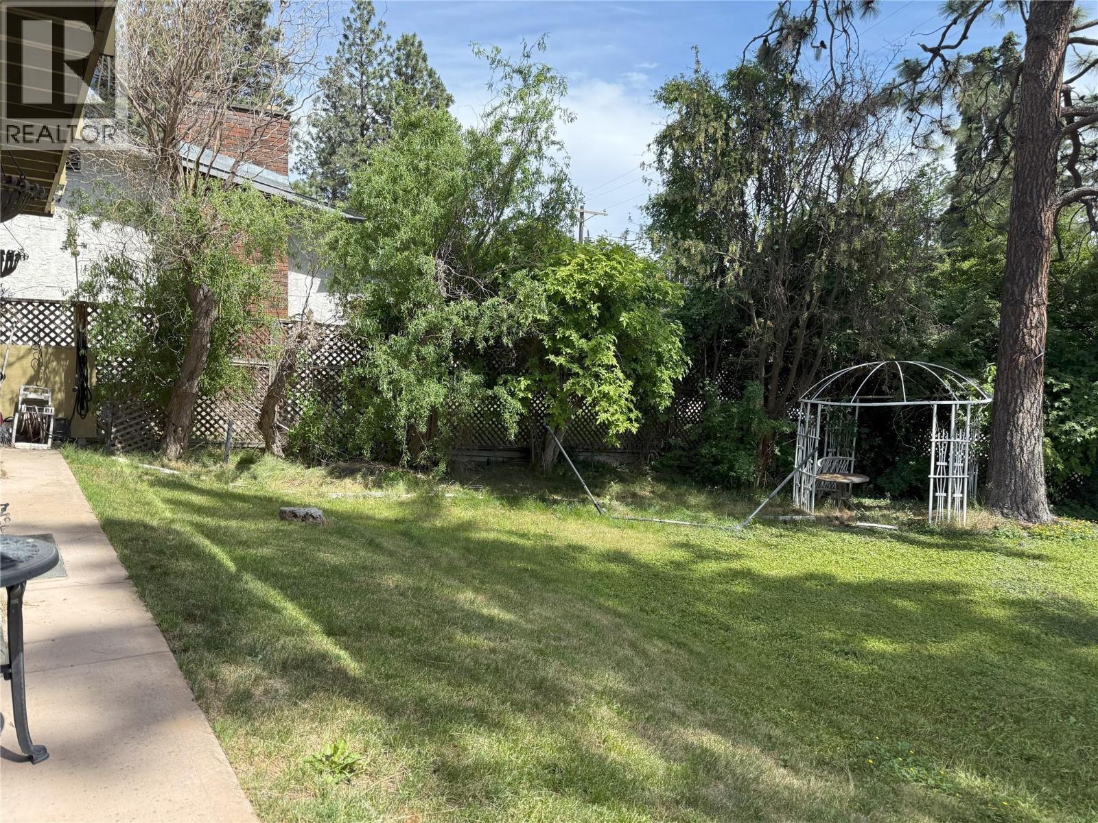 599 Clifton Road S, Kelowna, BC - Outdoor