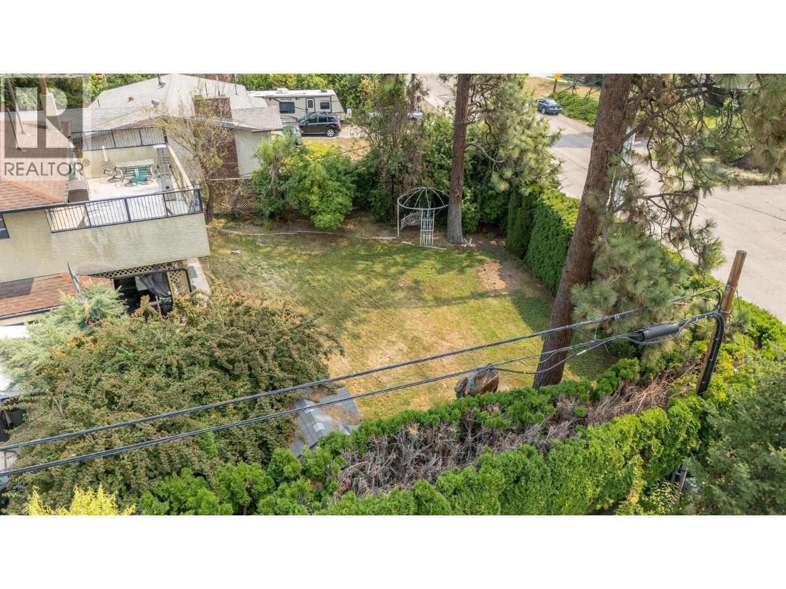 599 Clifton Road S, Kelowna, BC - Outdoor