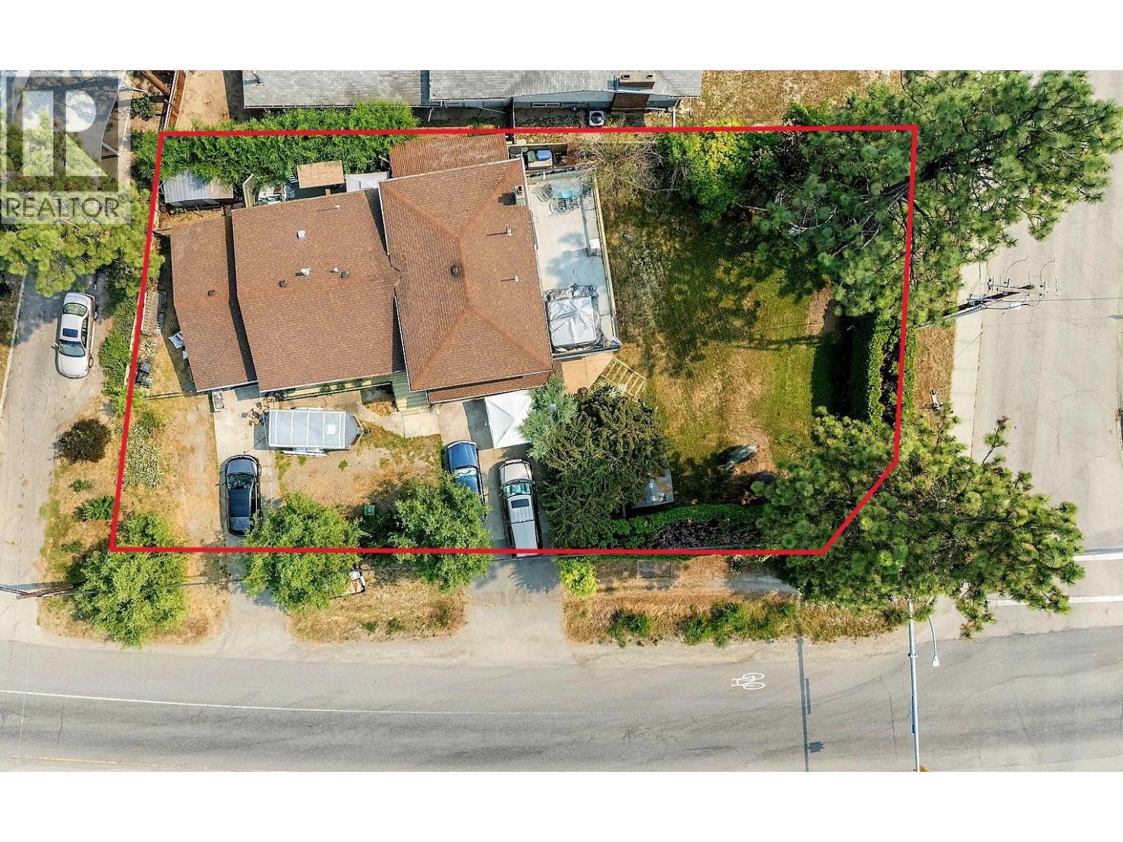 Large side yard with potential to build home or duplex, etc - 599 Clifton Road S, Kelowna, BC - Outdoor With View
