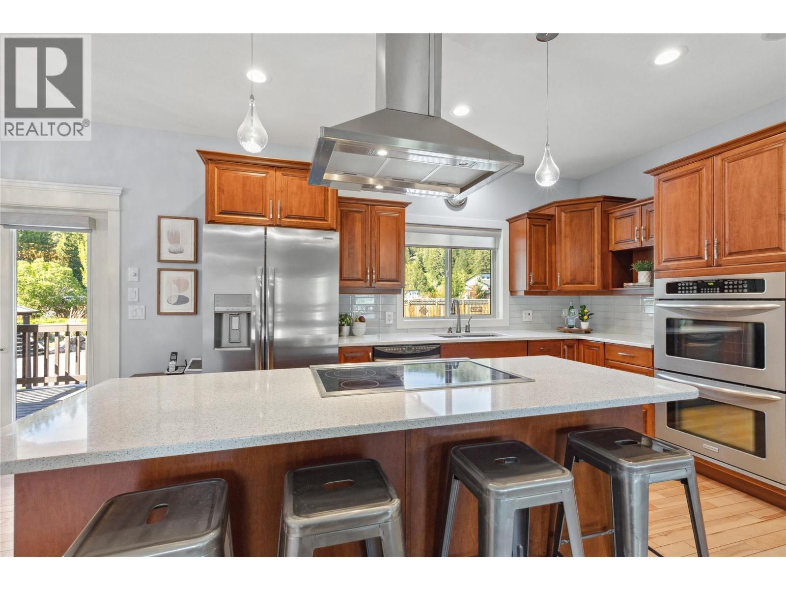 5575 Highway 6 Highway, Coldstream, BC - Indoor Photo Showing Kitchen With Upgraded Kitchen